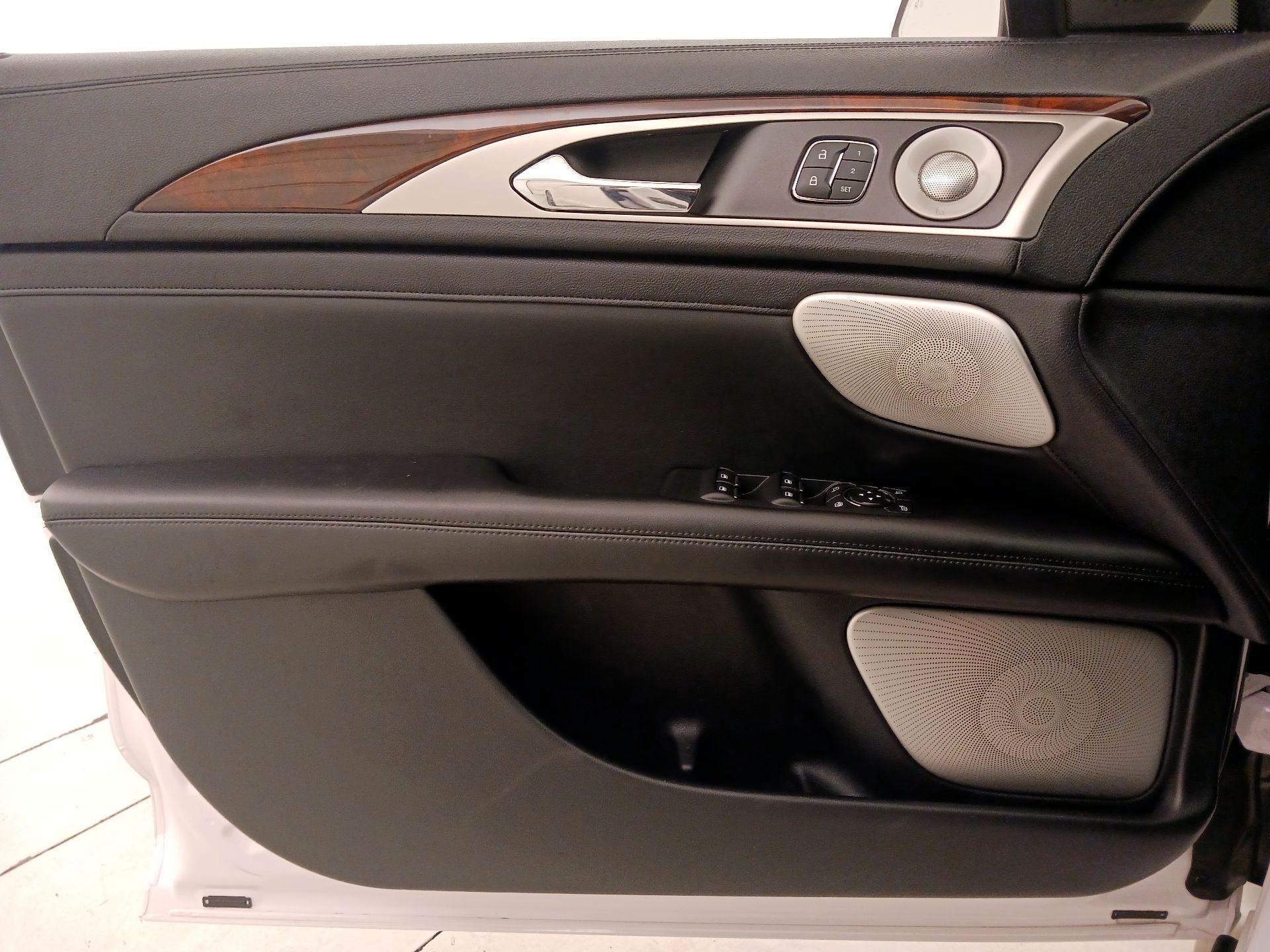 Thumbnail: 2020 Lincoln MKZ - 12