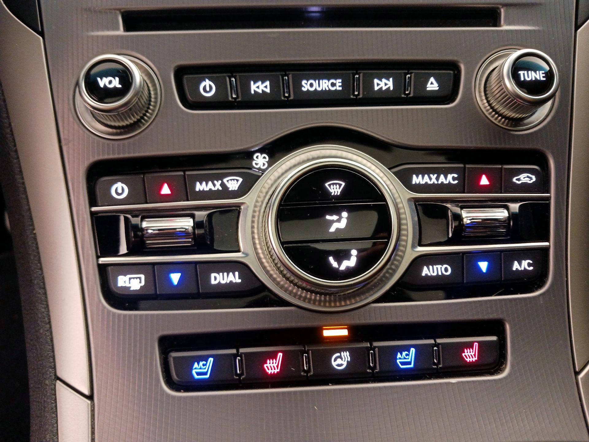 Thumbnail: 2020 Lincoln MKZ - 17