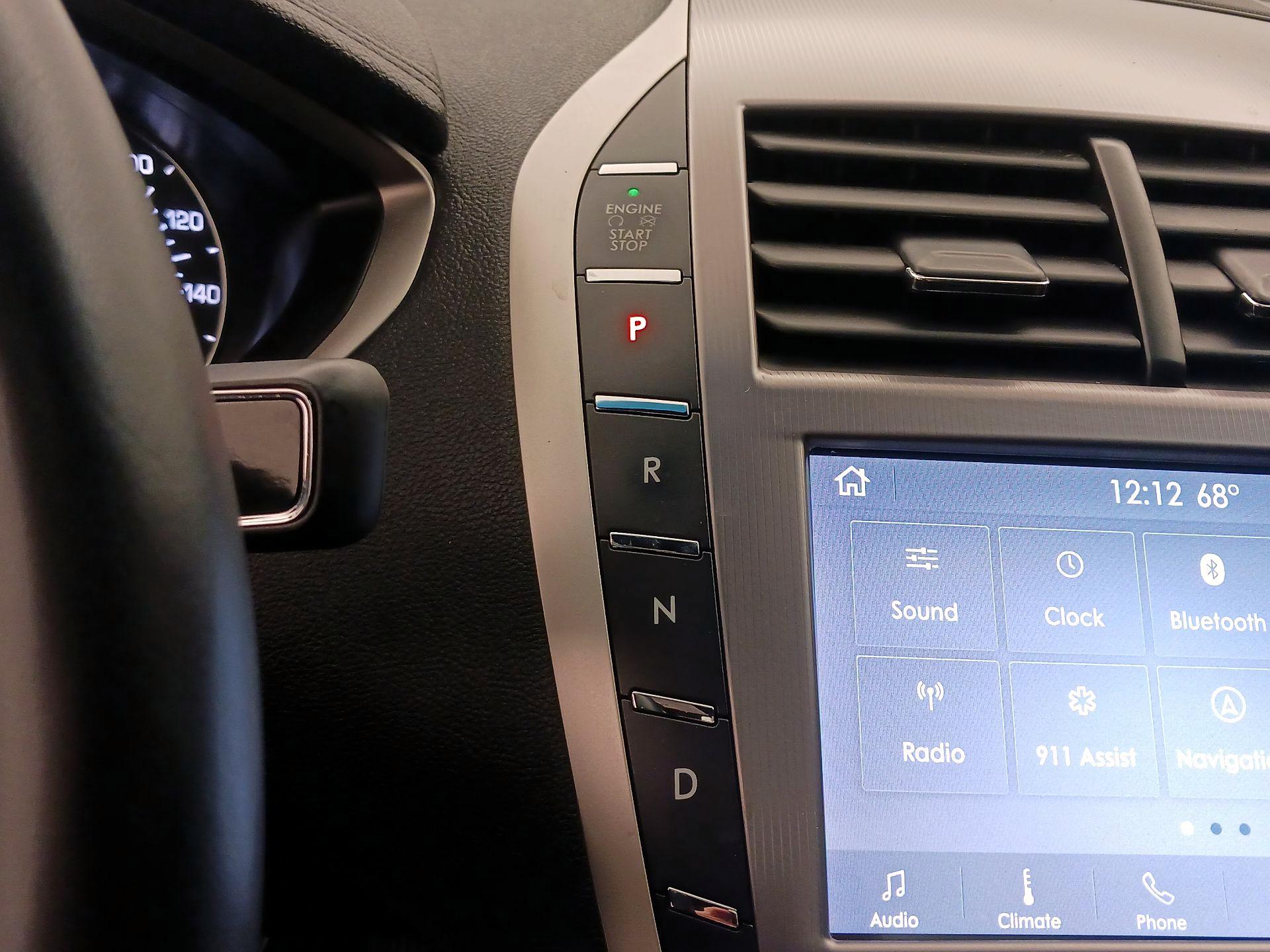 Thumbnail: 2020 Lincoln MKZ - 18