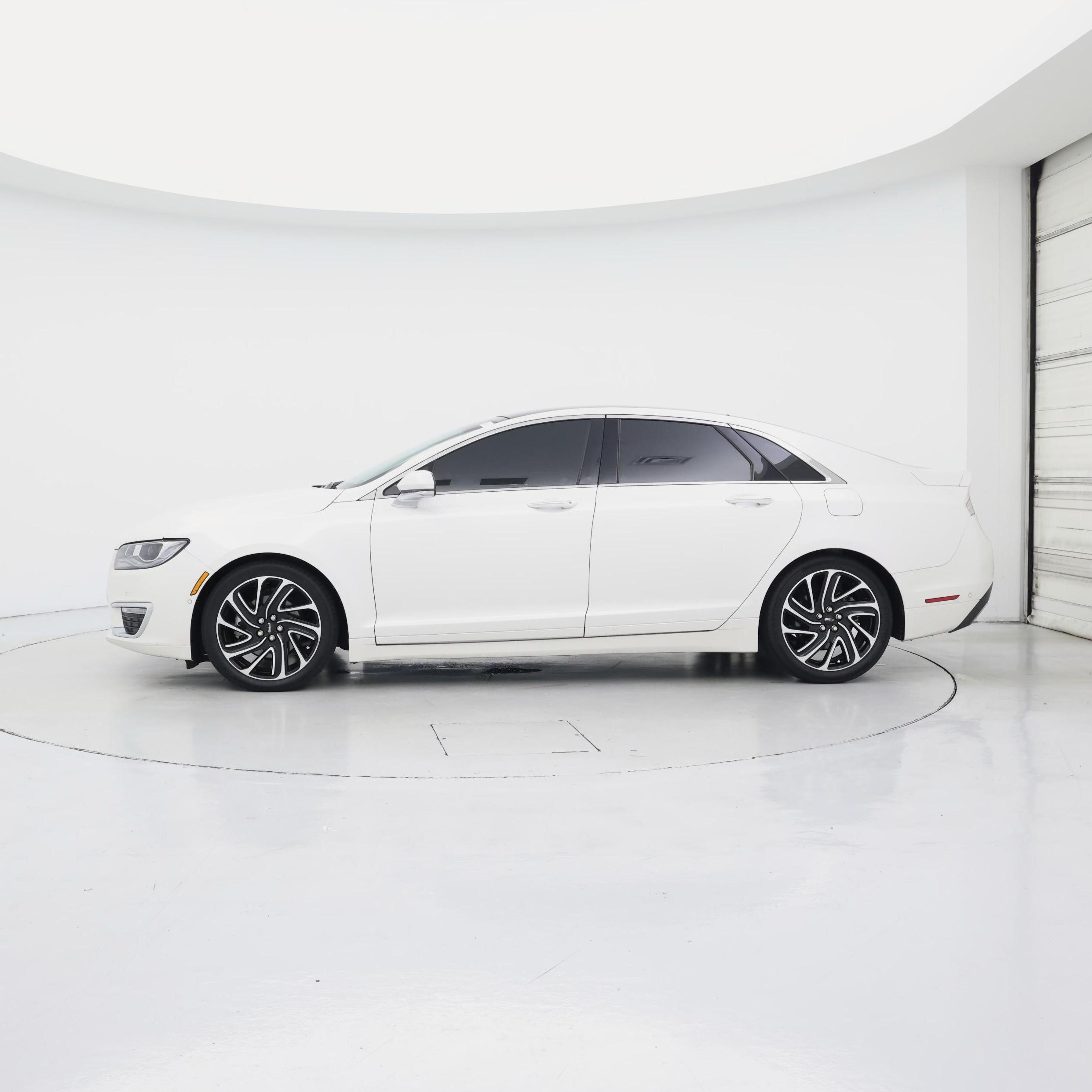 Thumbnail: 2020 Lincoln MKZ - 3