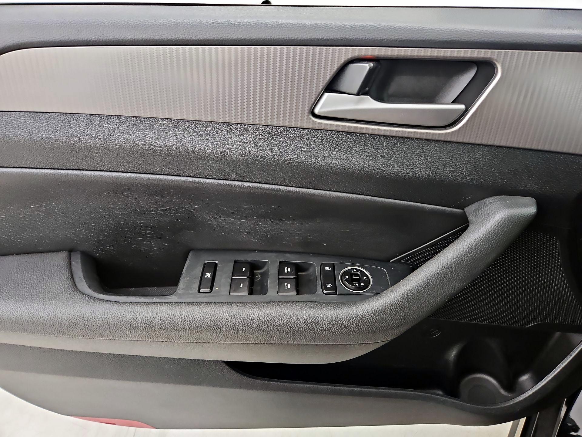 Thumbnail: 2019 Hyundai Sonata - 12