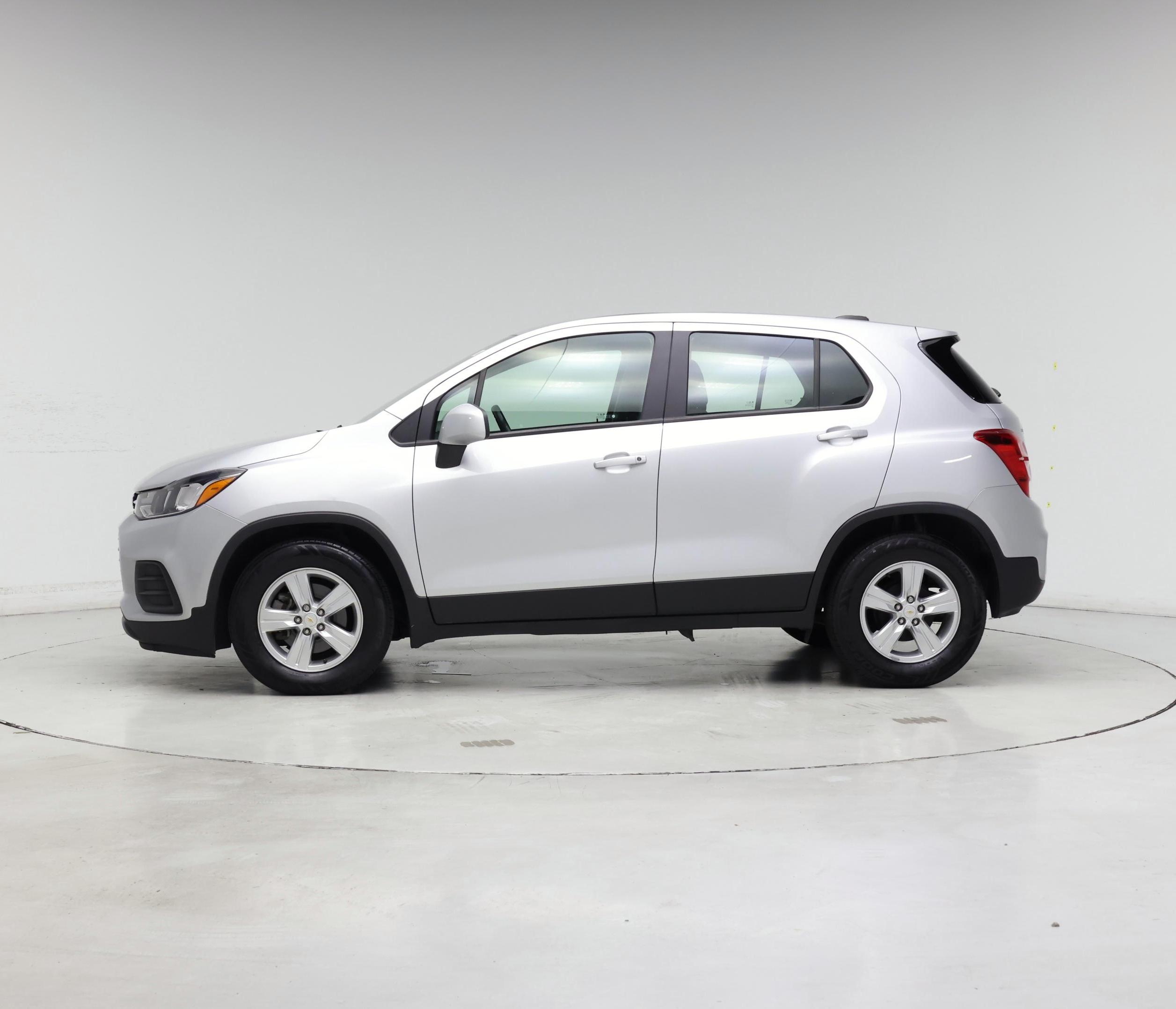 Thumbnail: 2021 Chevrolet Trax - 3