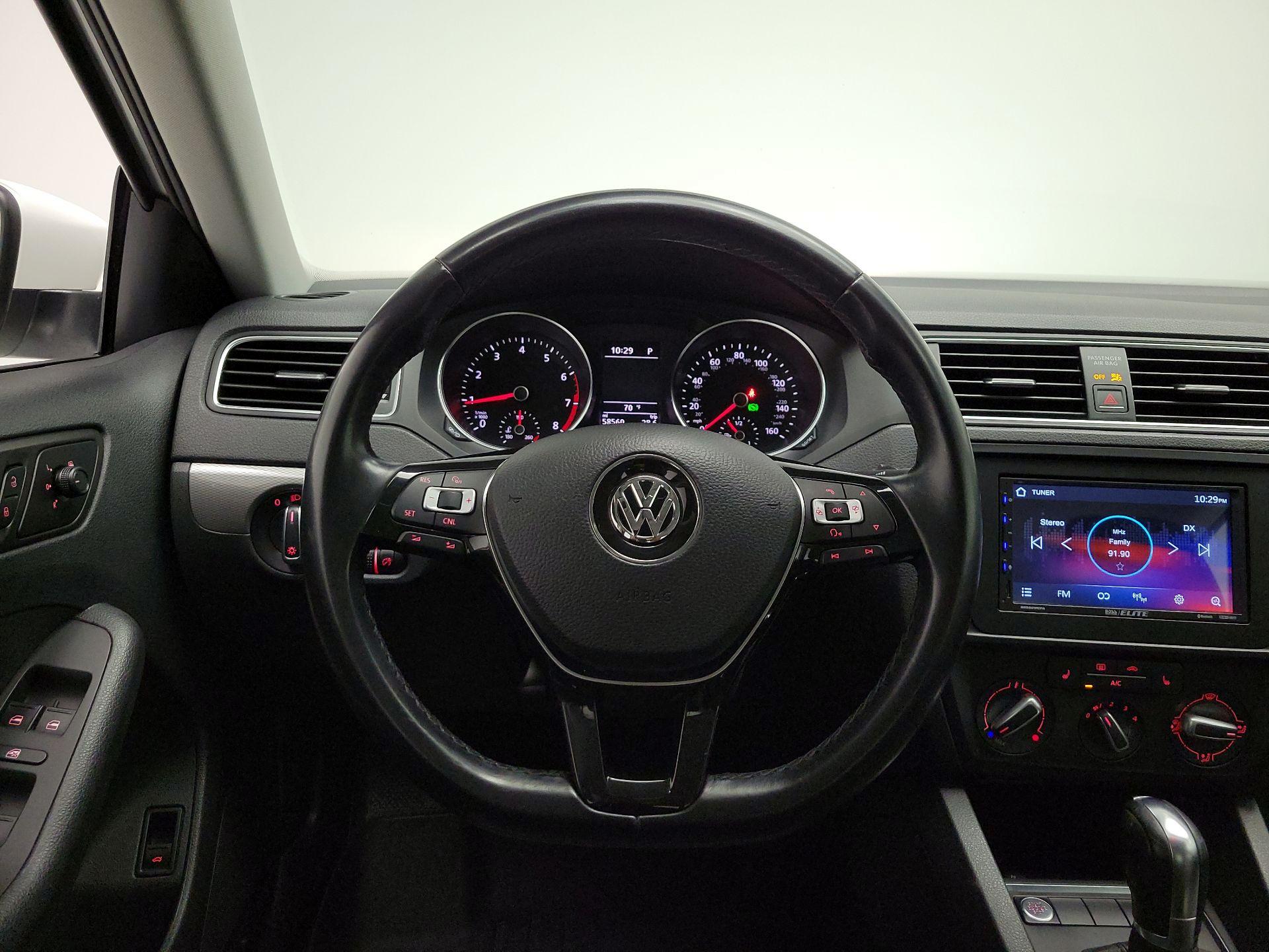 Thumbnail: 2017 Volkswagen Jetta - 10
