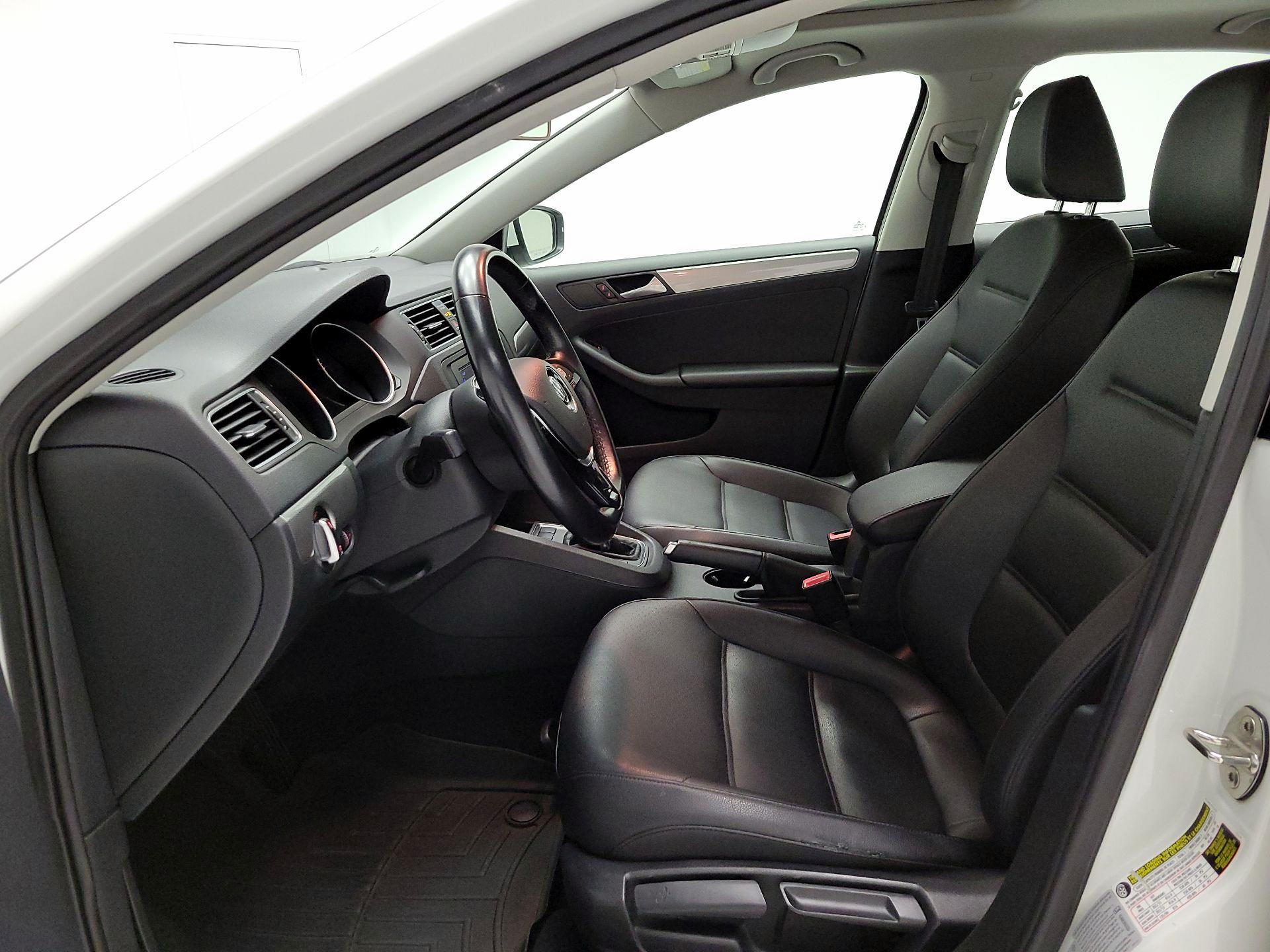 Thumbnail: 2017 Volkswagen Jetta - 11