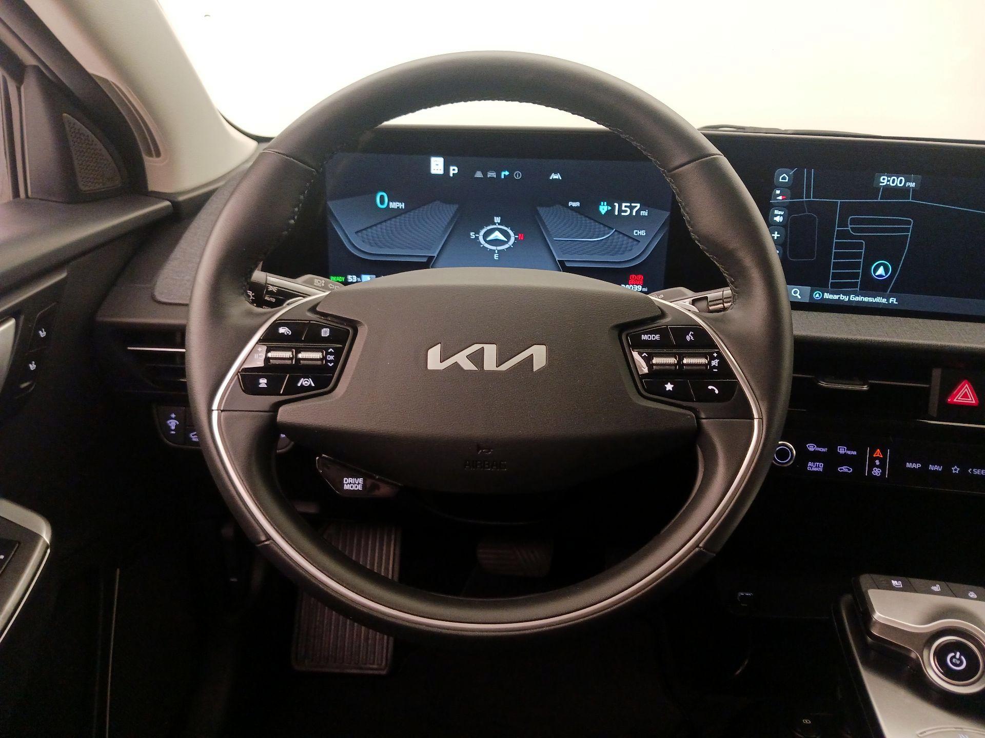 Thumbnail: 2022 Kia EV6 - 10