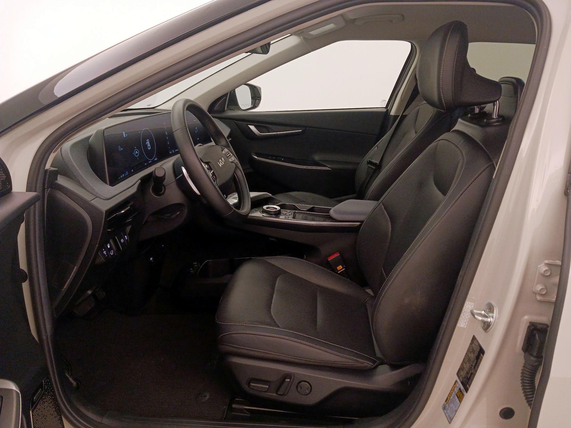 Thumbnail: 2022 Kia EV6 - 11