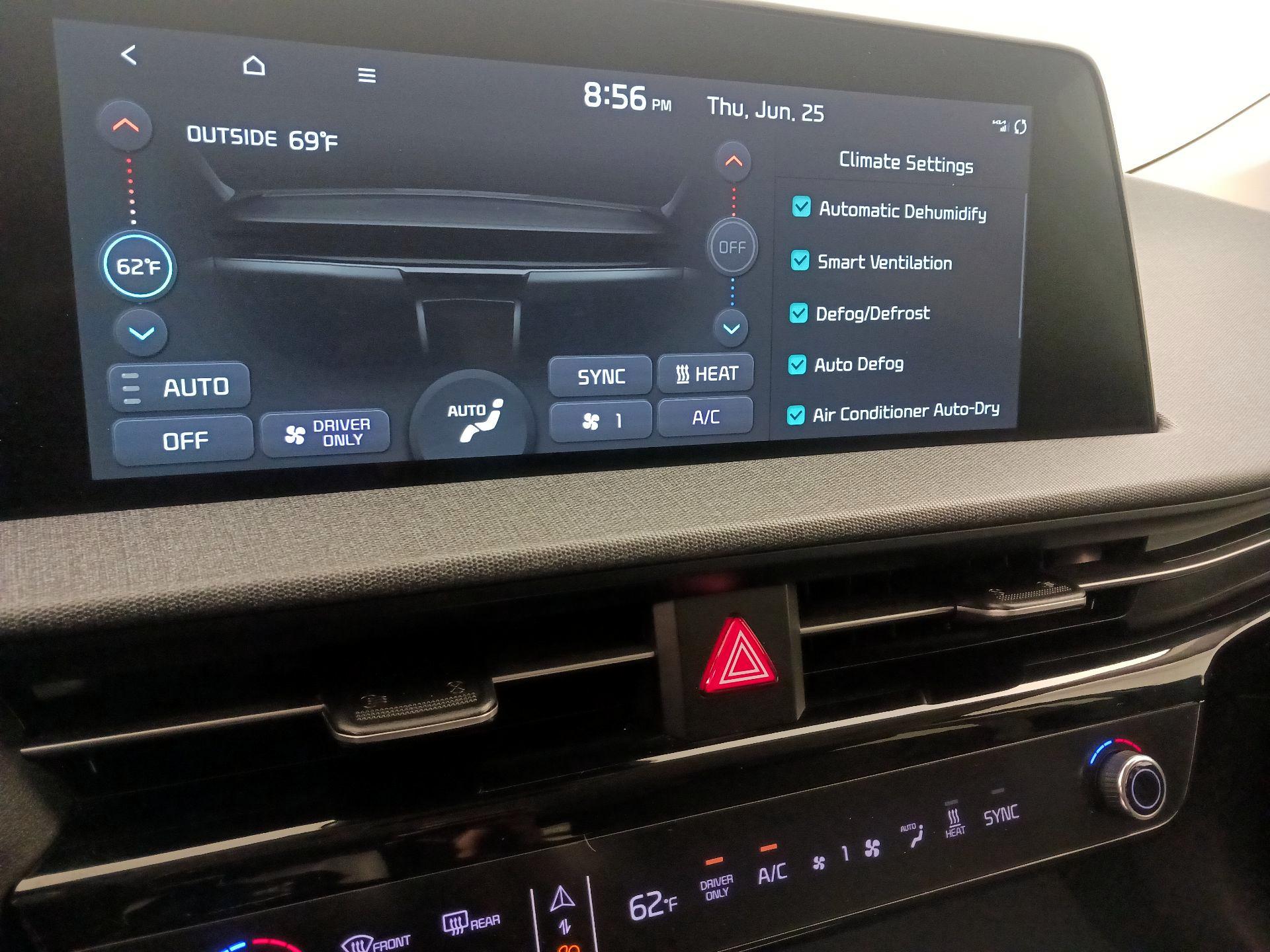Thumbnail: 2022 Kia EV6 - 17