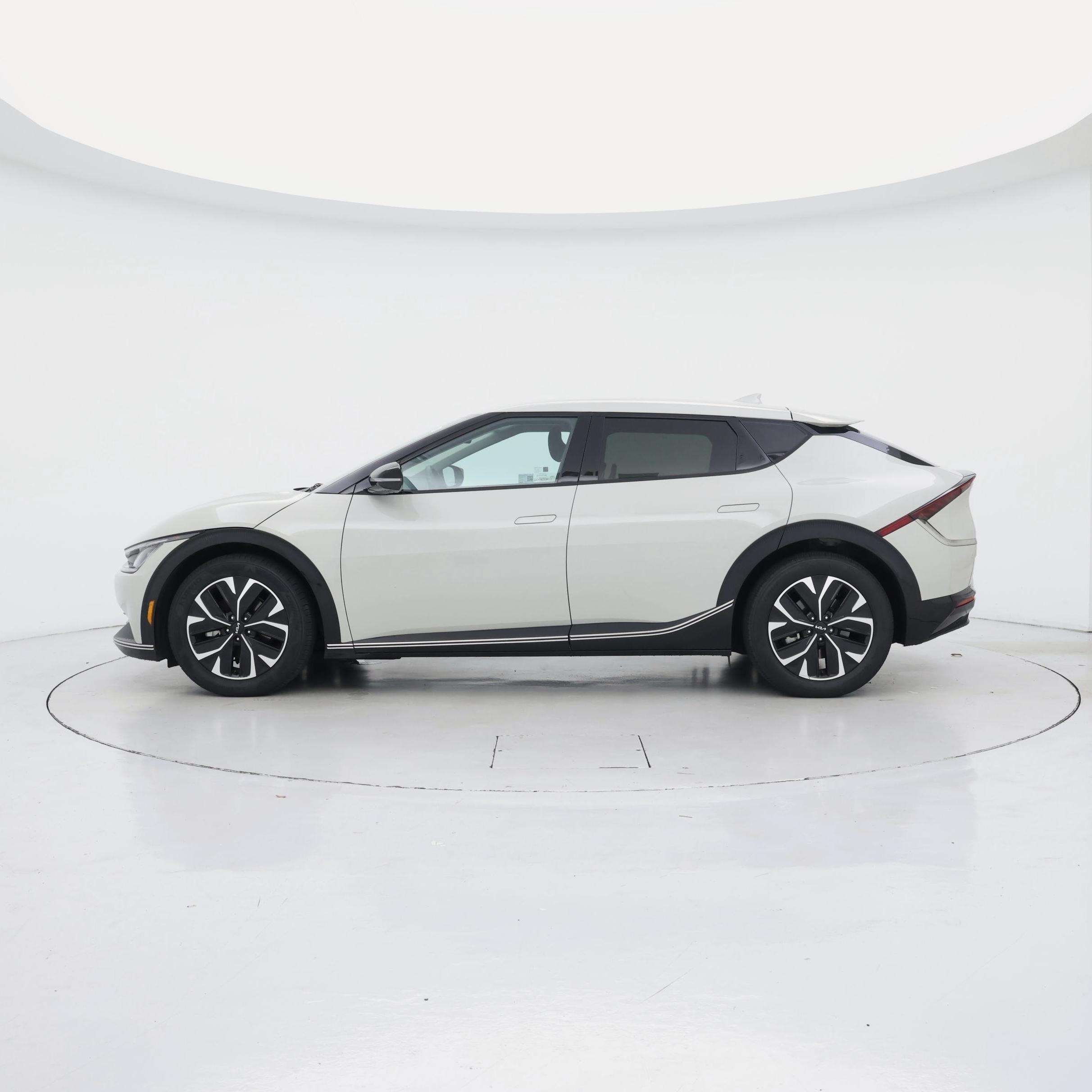 Thumbnail: 2022 Kia EV6 - 3