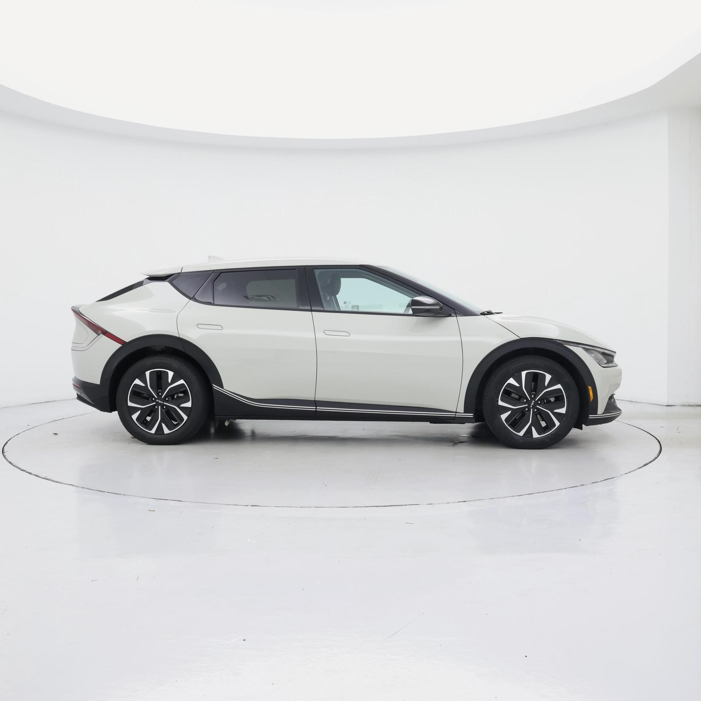 Thumbnail: 2022 Kia EV6 - 7