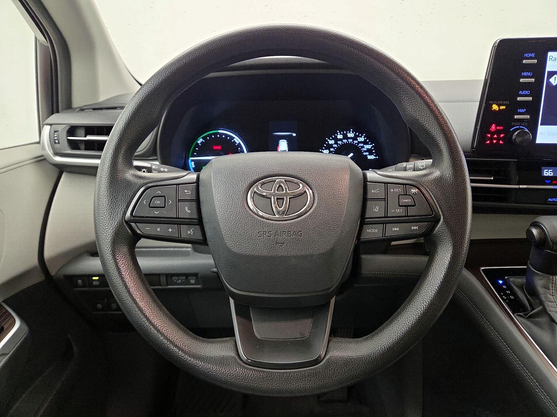 Thumbnail: 2022 Toyota Sienna - 10