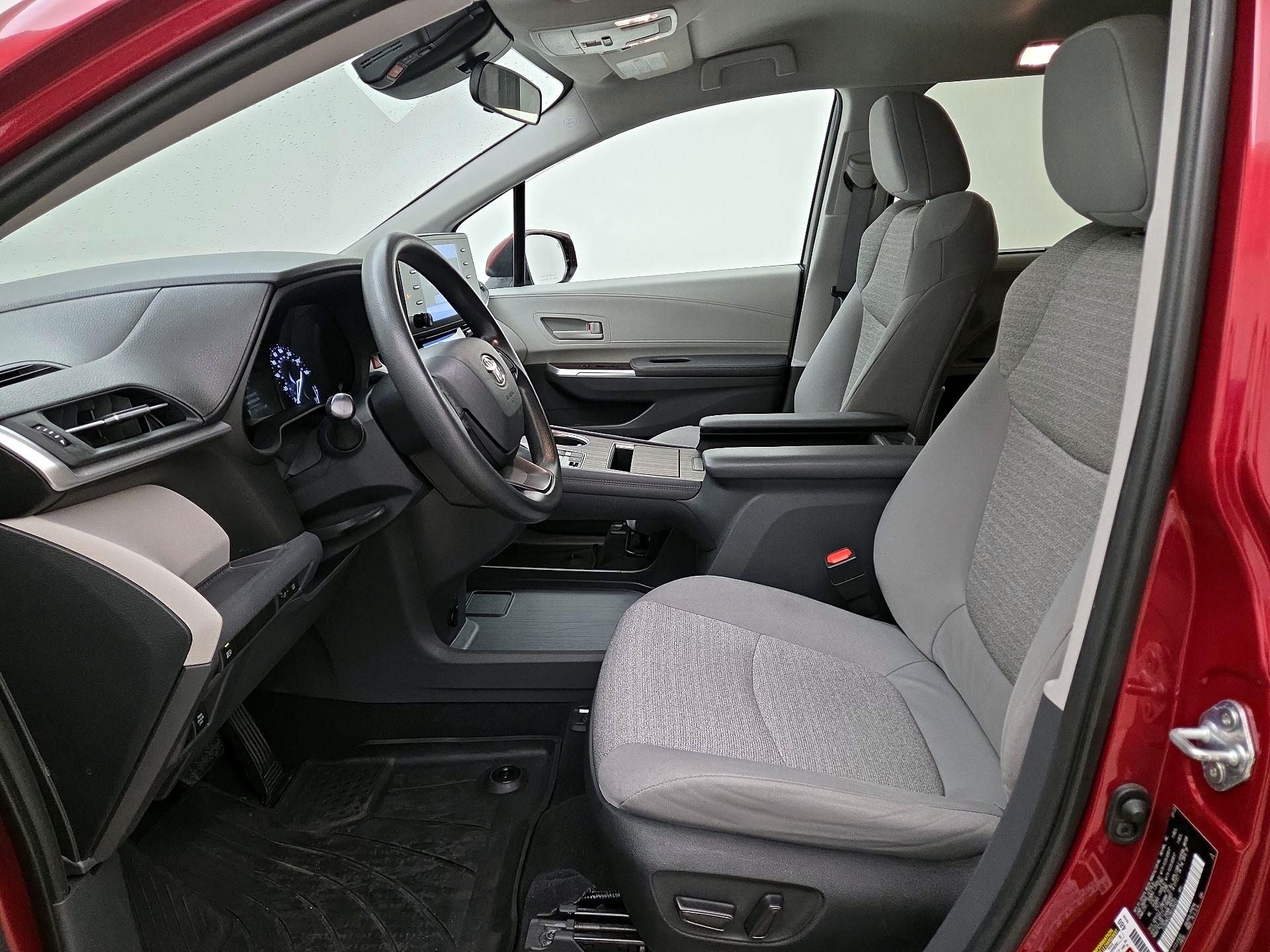 Thumbnail: 2022 Toyota Sienna - 11