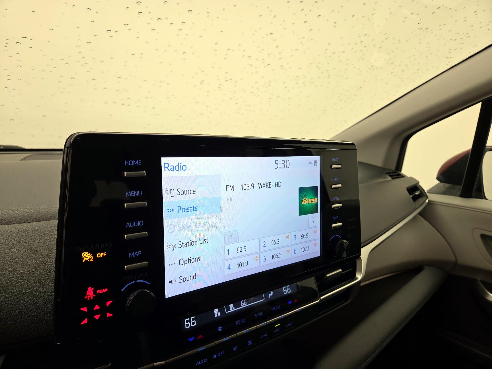 Thumbnail: 2022 Toyota Sienna - 14