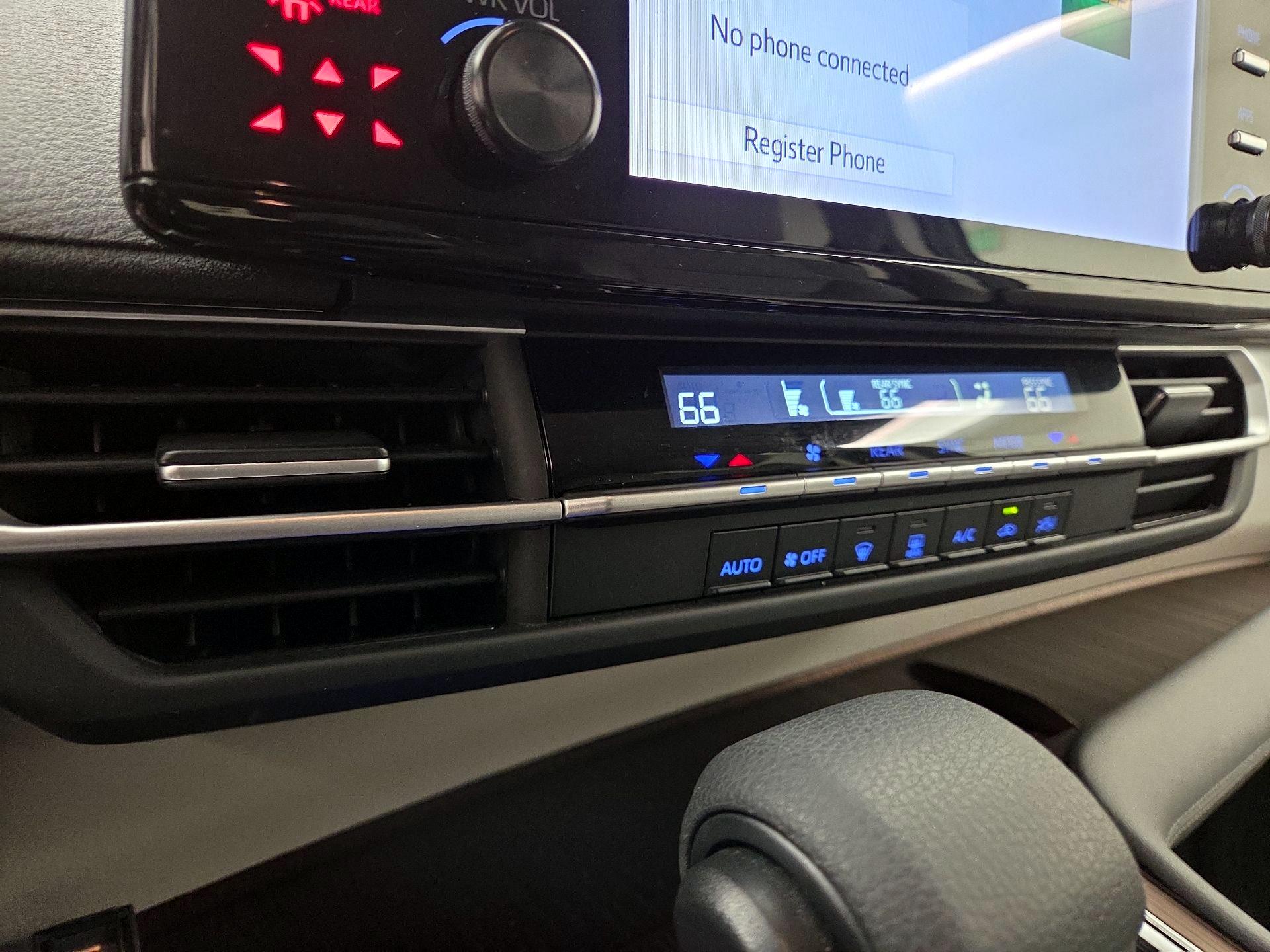 Thumbnail: 2022 Toyota Sienna - 15