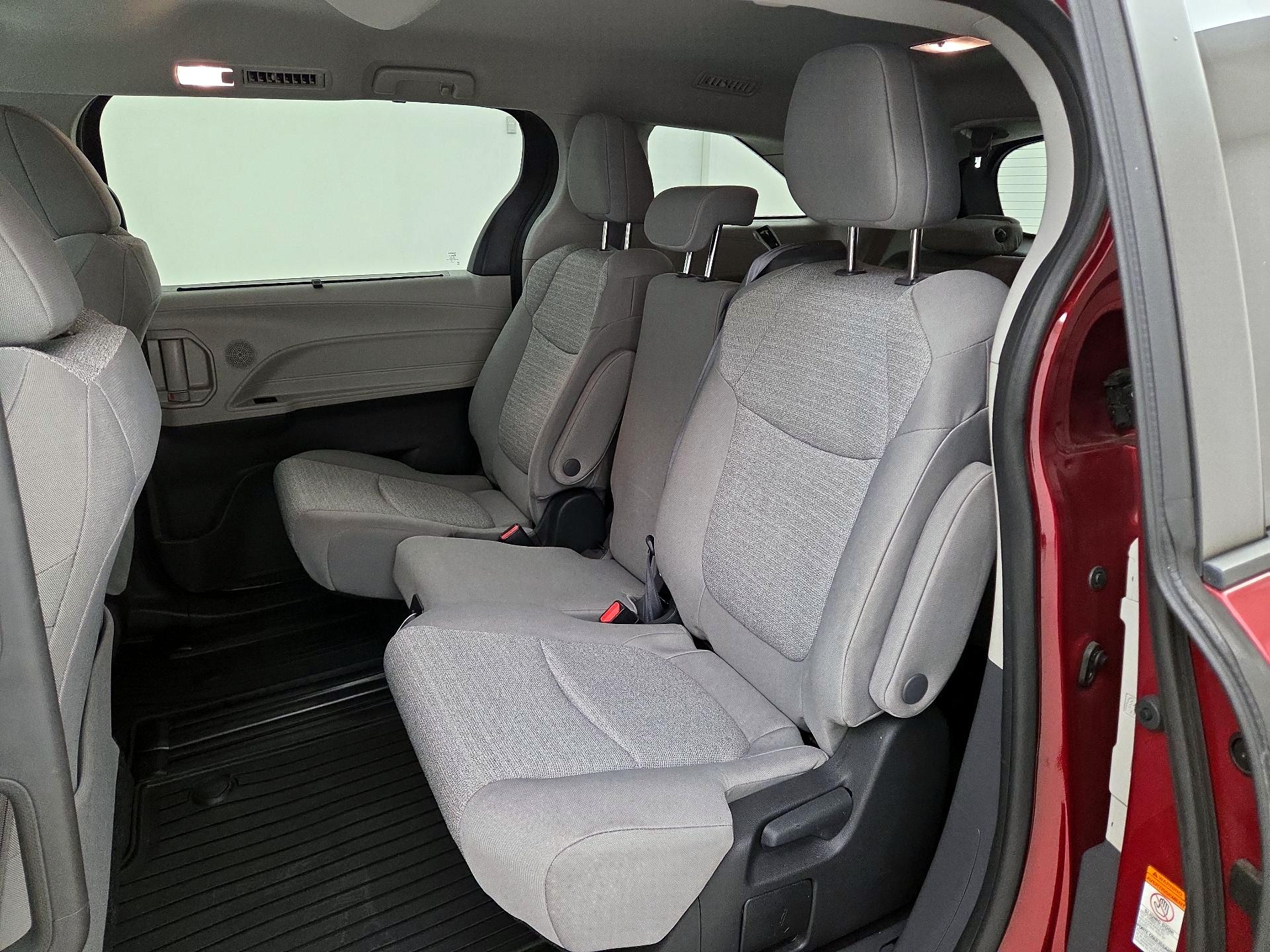 Thumbnail: 2022 Toyota Sienna - 18