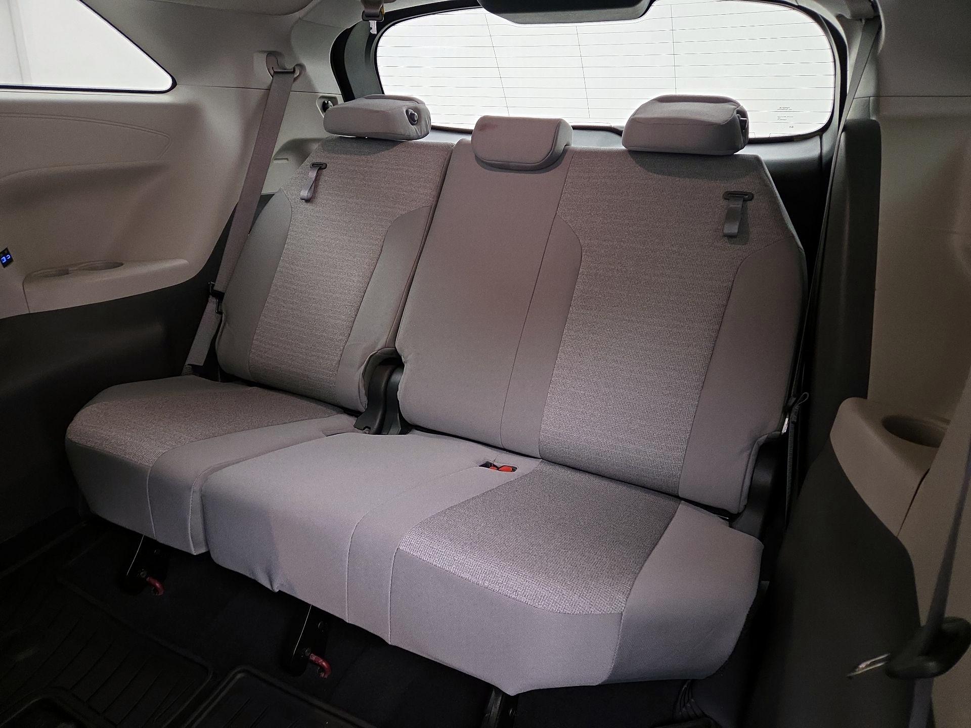 Thumbnail: 2022 Toyota Sienna - 19
