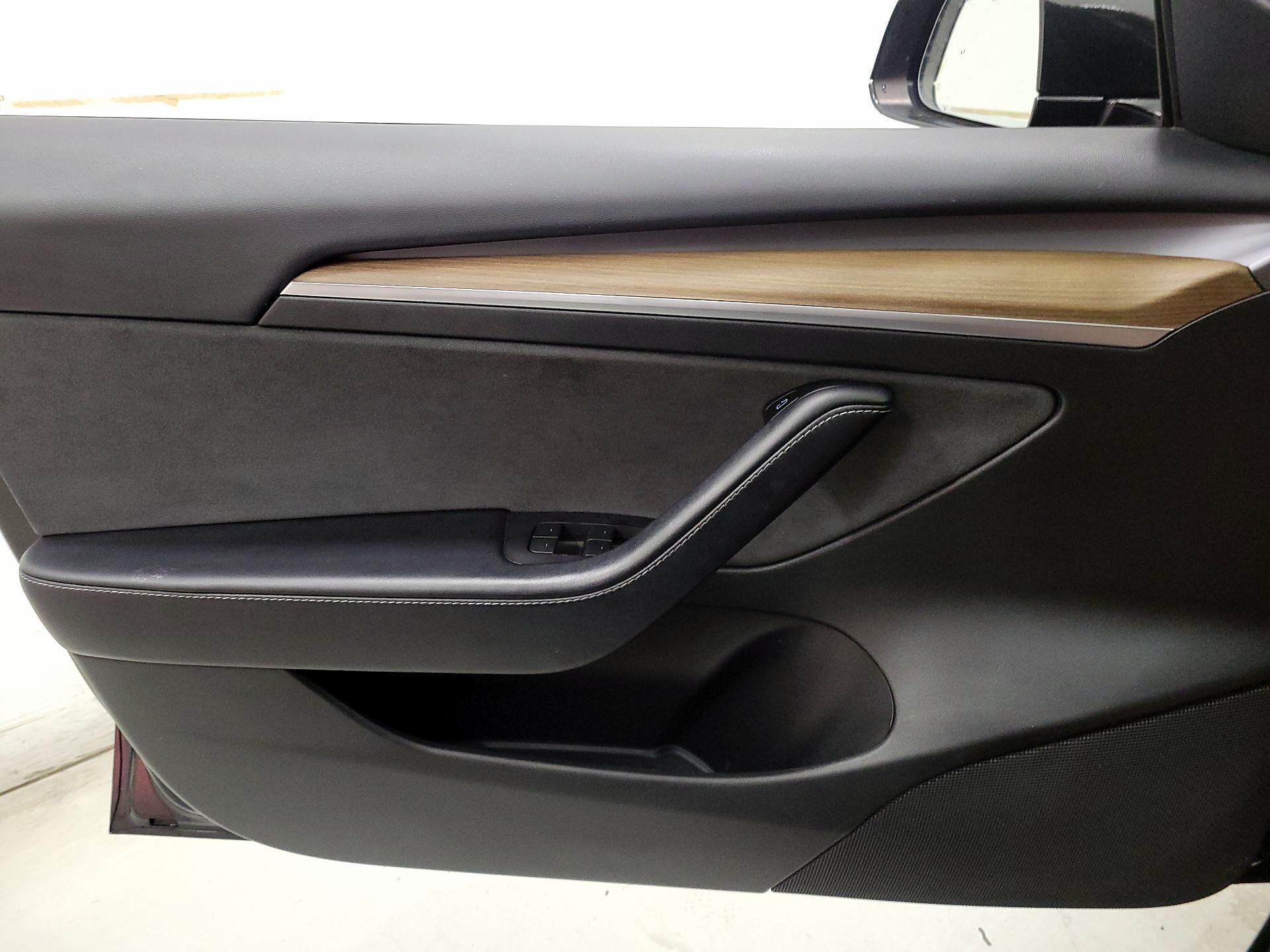 Thumbnail: 2021 Tesla Model 3 - 12