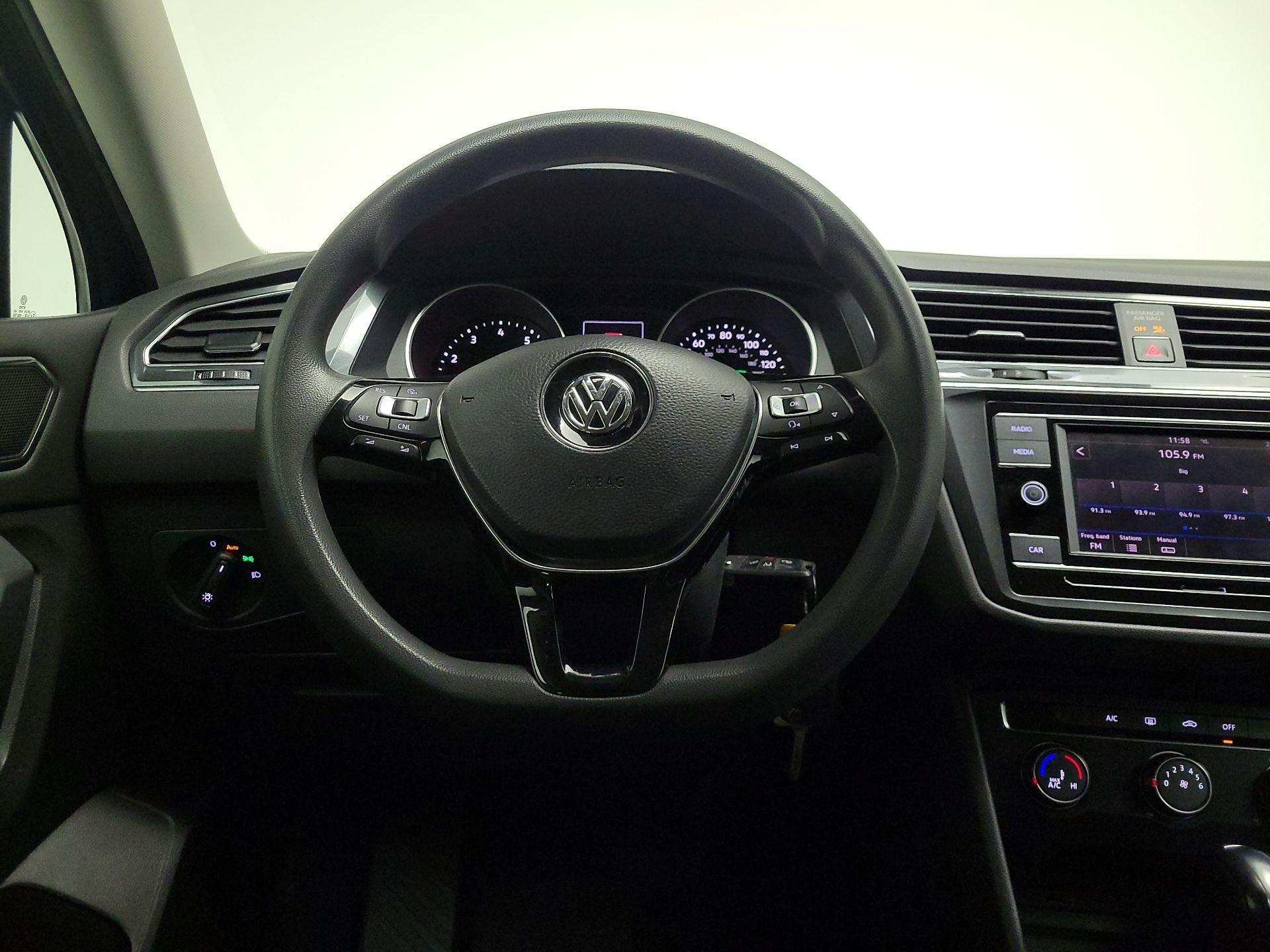 Thumbnail: 2018 Volkswagen Tiguan - 10
