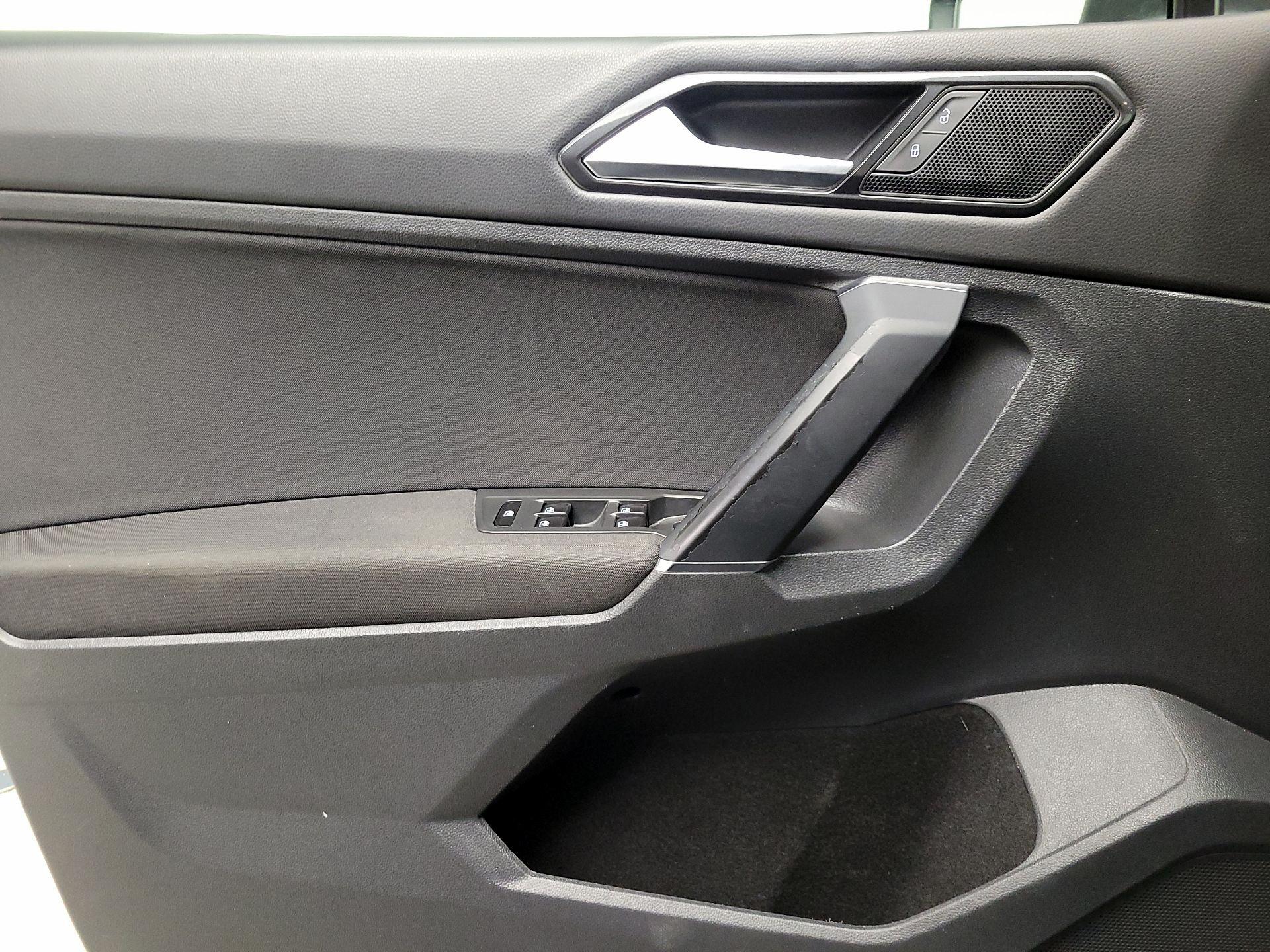 Thumbnail: 2018 Volkswagen Tiguan - 12