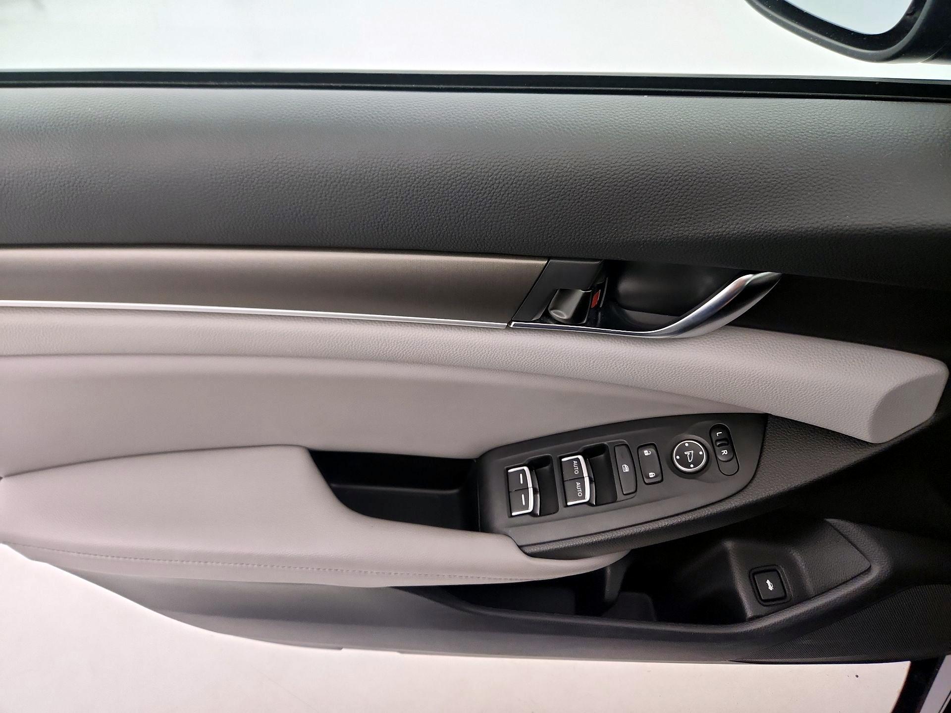 Thumbnail: 2018 Honda Accord - 12