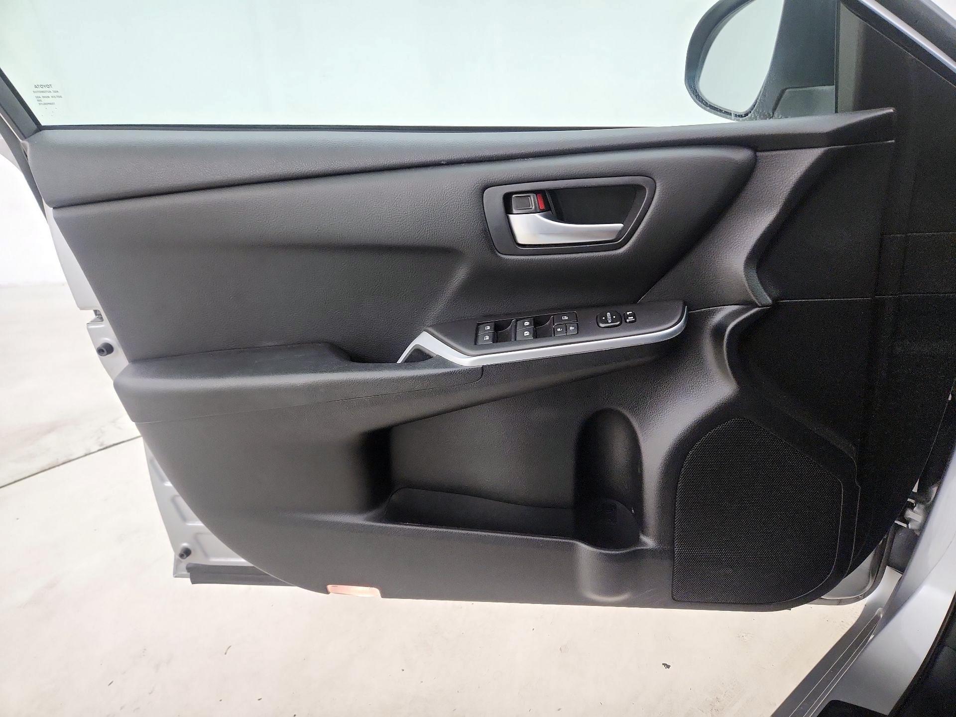 Thumbnail: 2015 Toyota Camry - 12