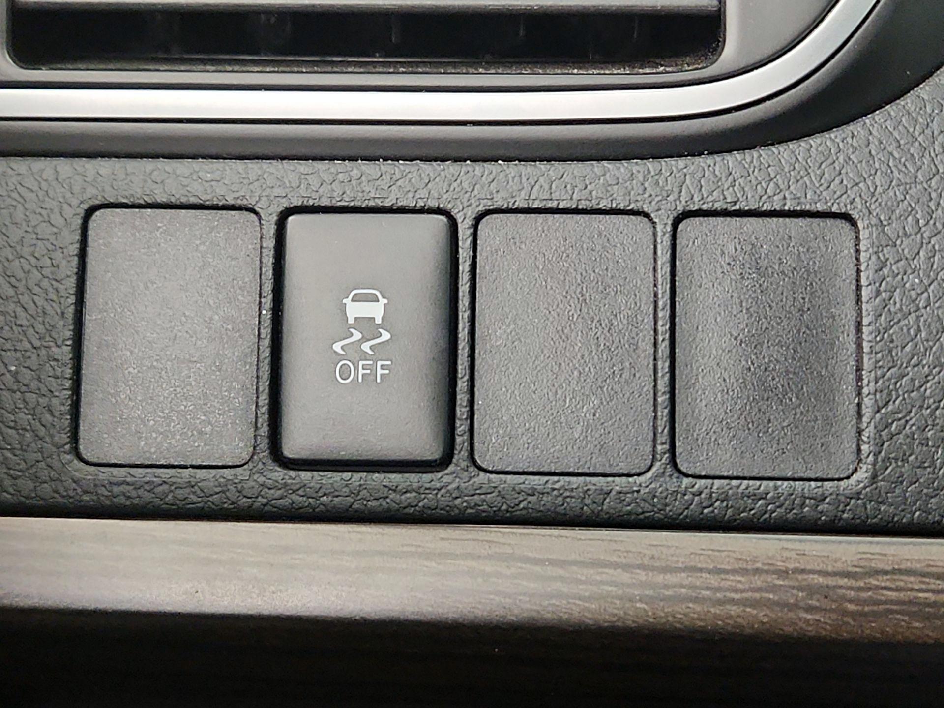 Thumbnail: 2015 Toyota Camry - 13