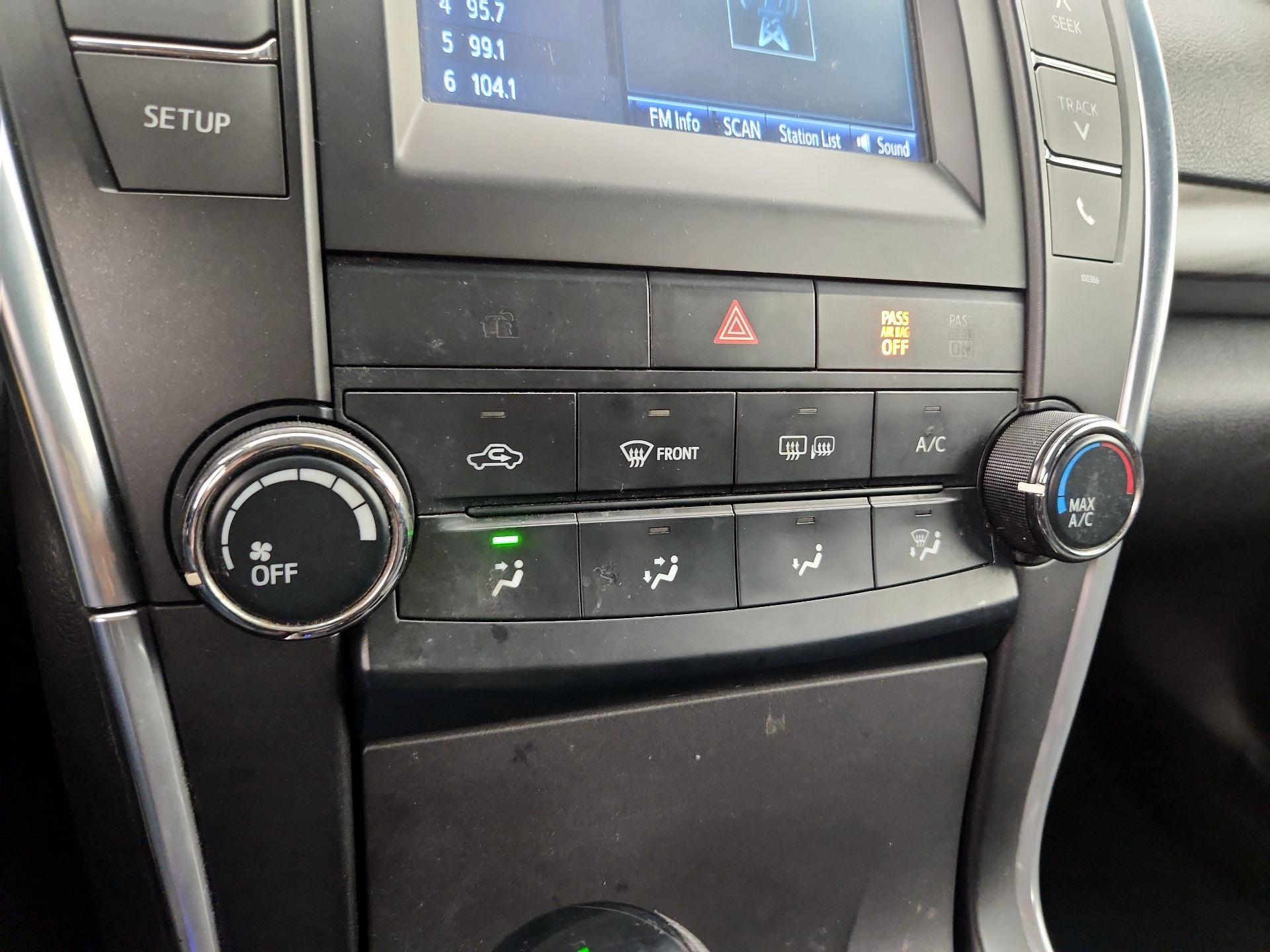 Thumbnail: 2015 Toyota Camry - 16
