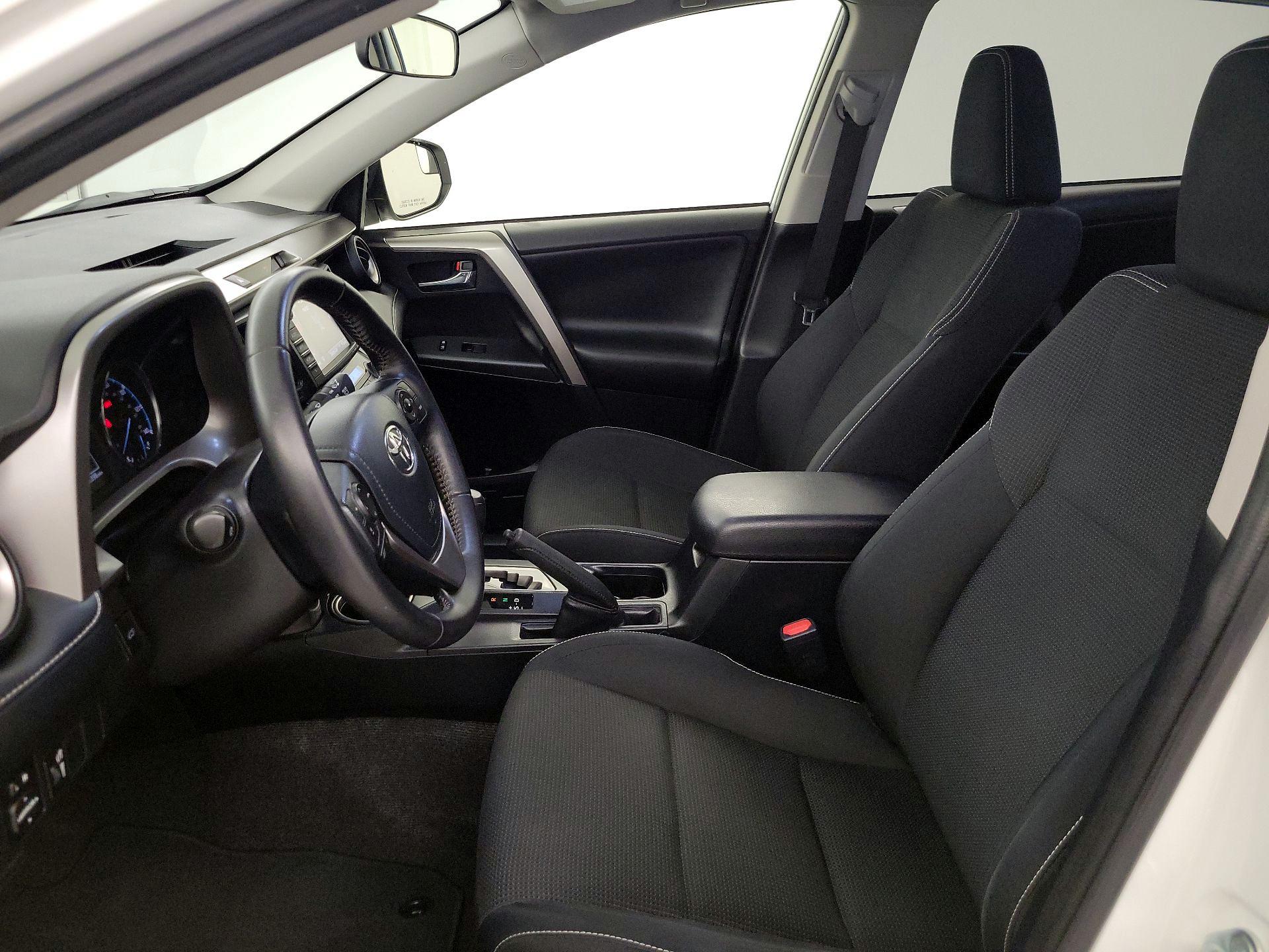 Thumbnail: 2016 Toyota RAV4 - 11