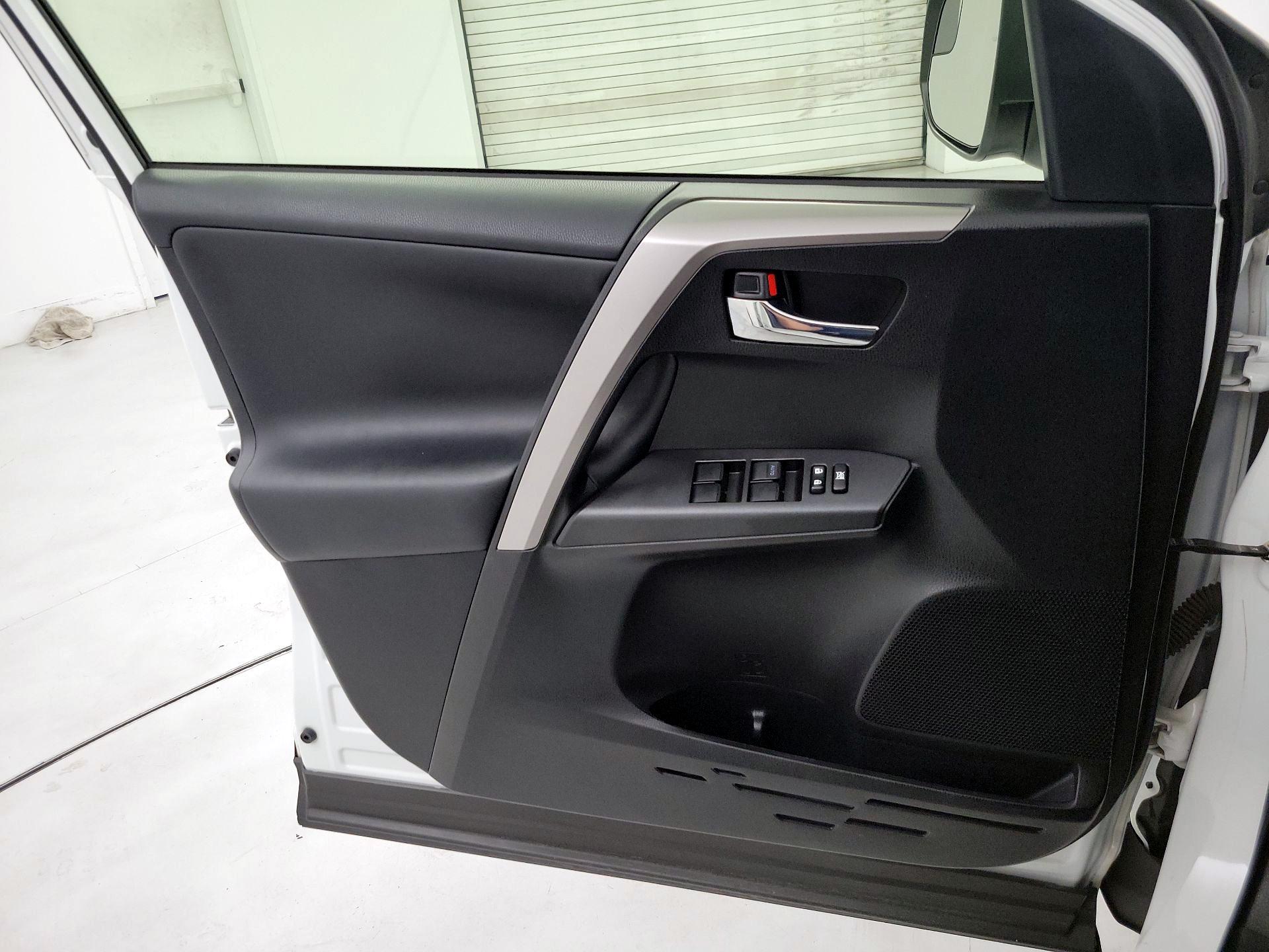 Thumbnail: 2016 Toyota RAV4 - 12