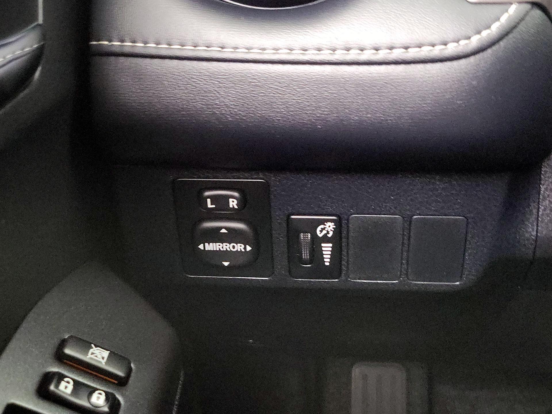 Thumbnail: 2016 Toyota RAV4 - 13