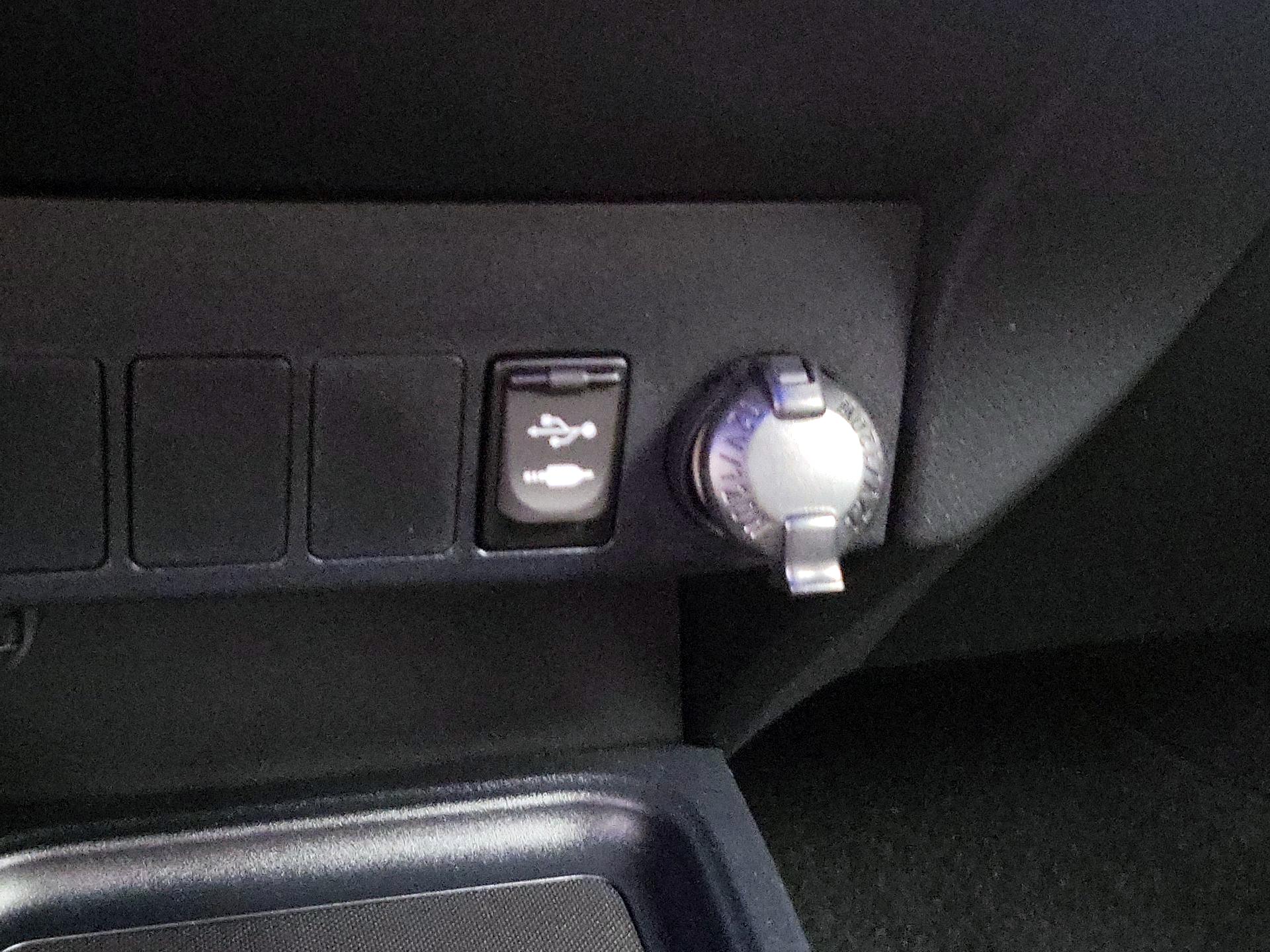 Thumbnail: 2016 Toyota RAV4 - 18