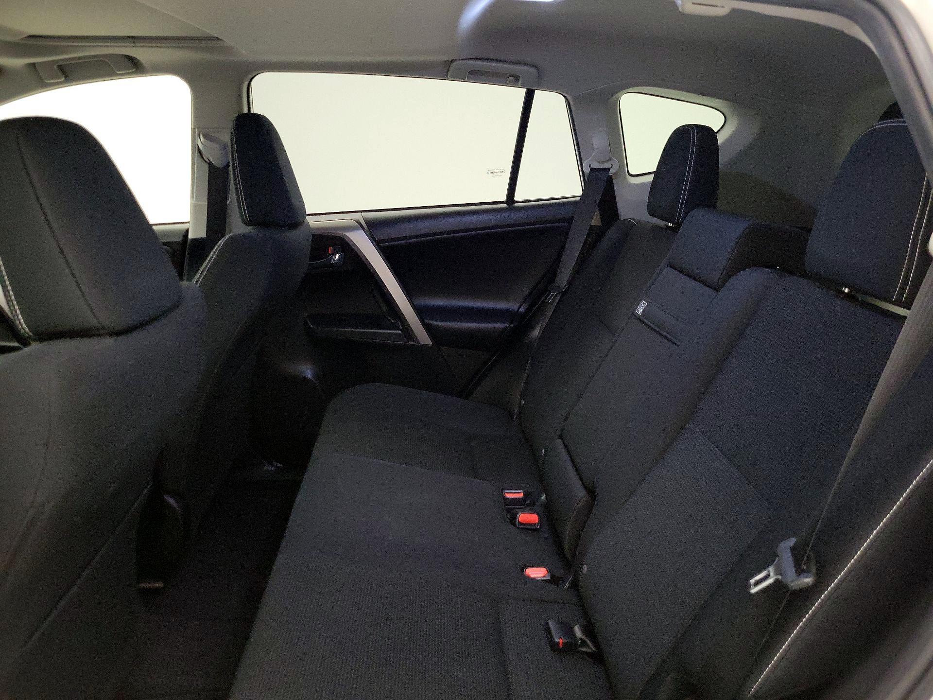 Thumbnail: 2016 Toyota RAV4 - 19