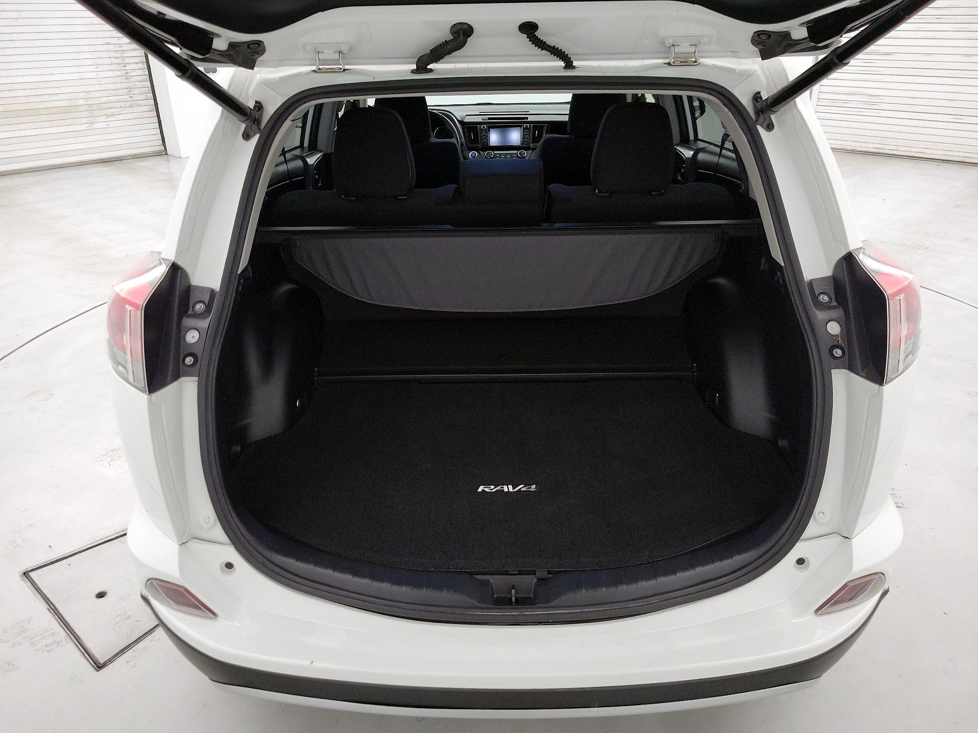 Thumbnail: 2016 Toyota RAV4 - 20