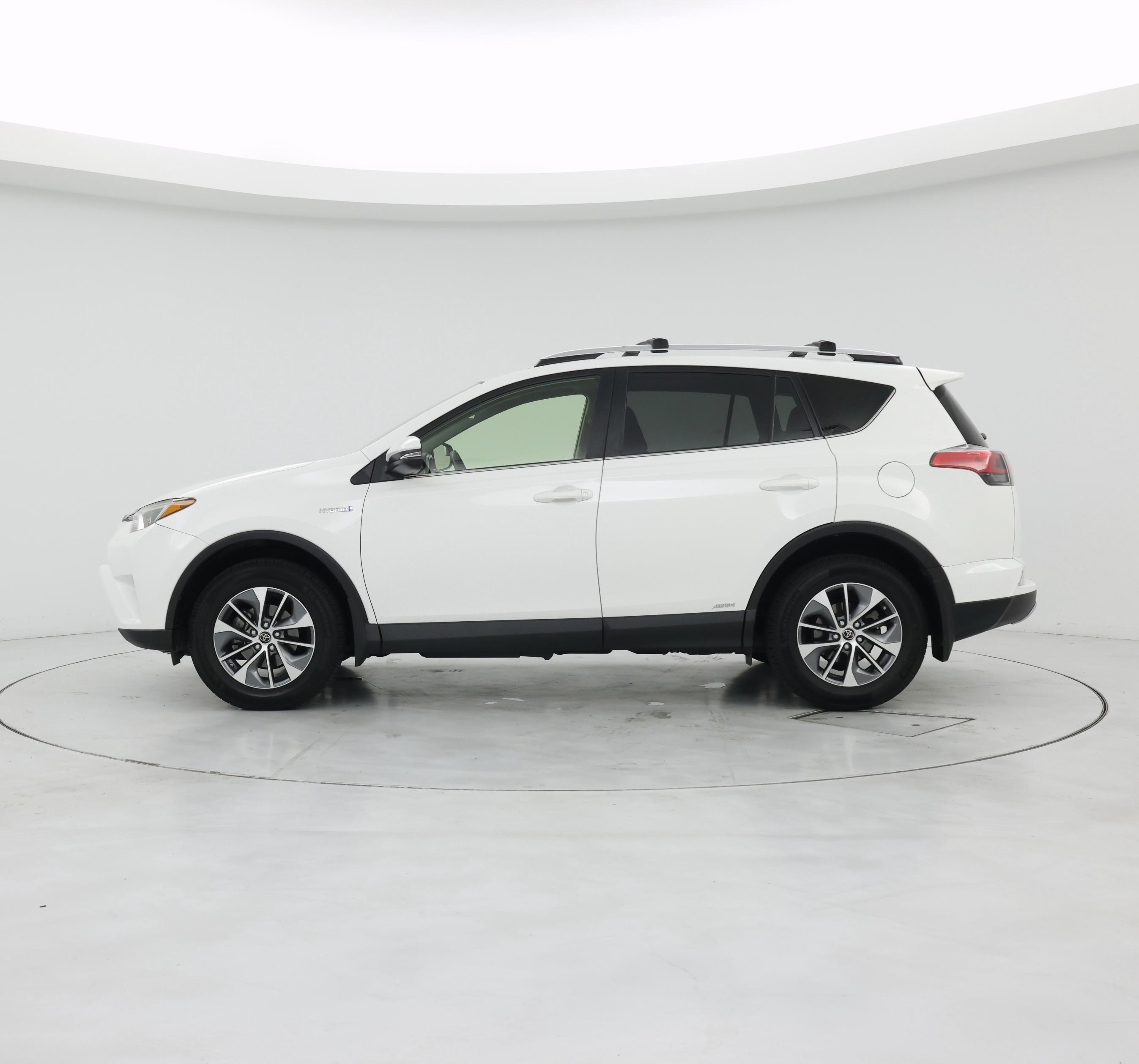 Thumbnail: 2016 Toyota RAV4 - 3
