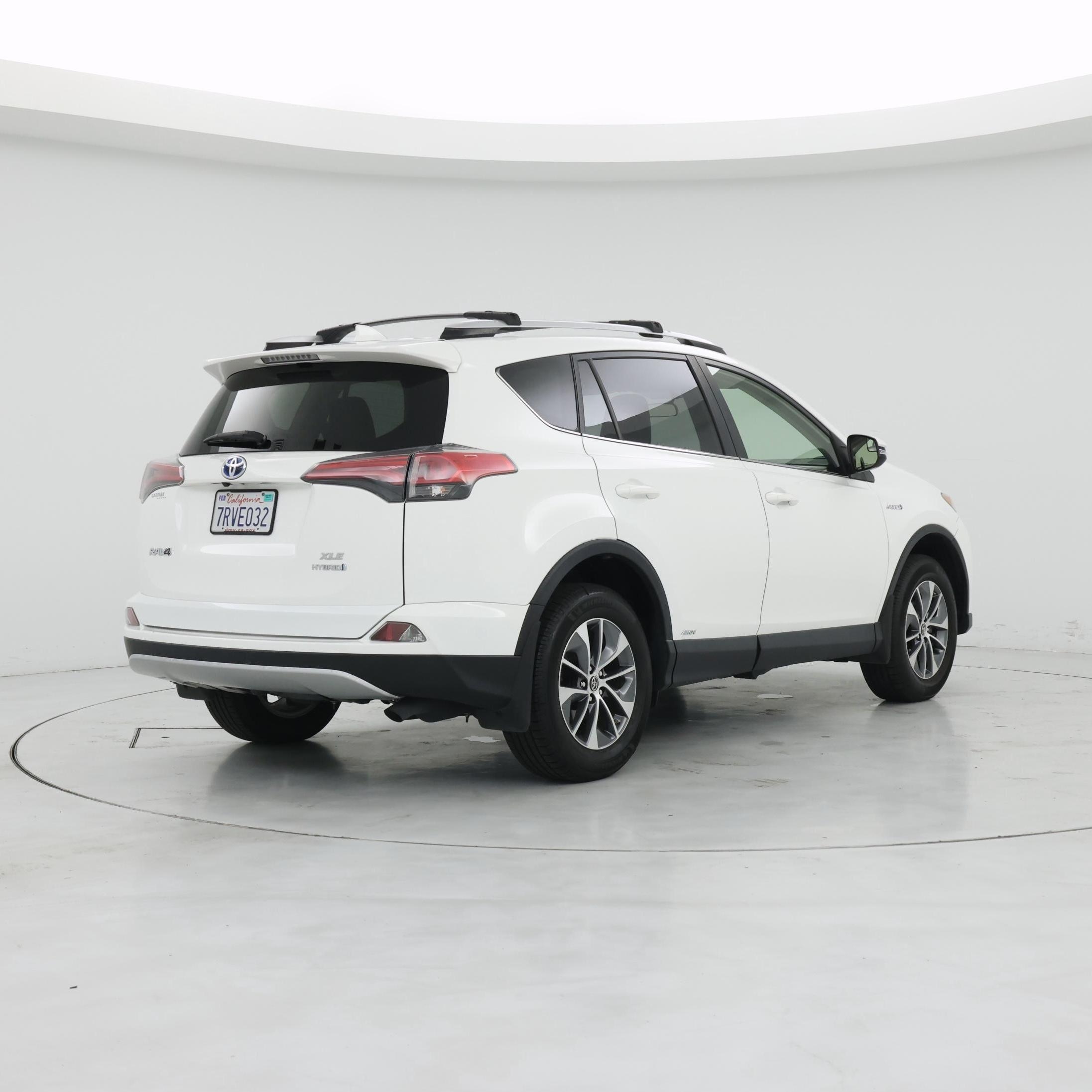 Thumbnail: 2016 Toyota RAV4 - 8