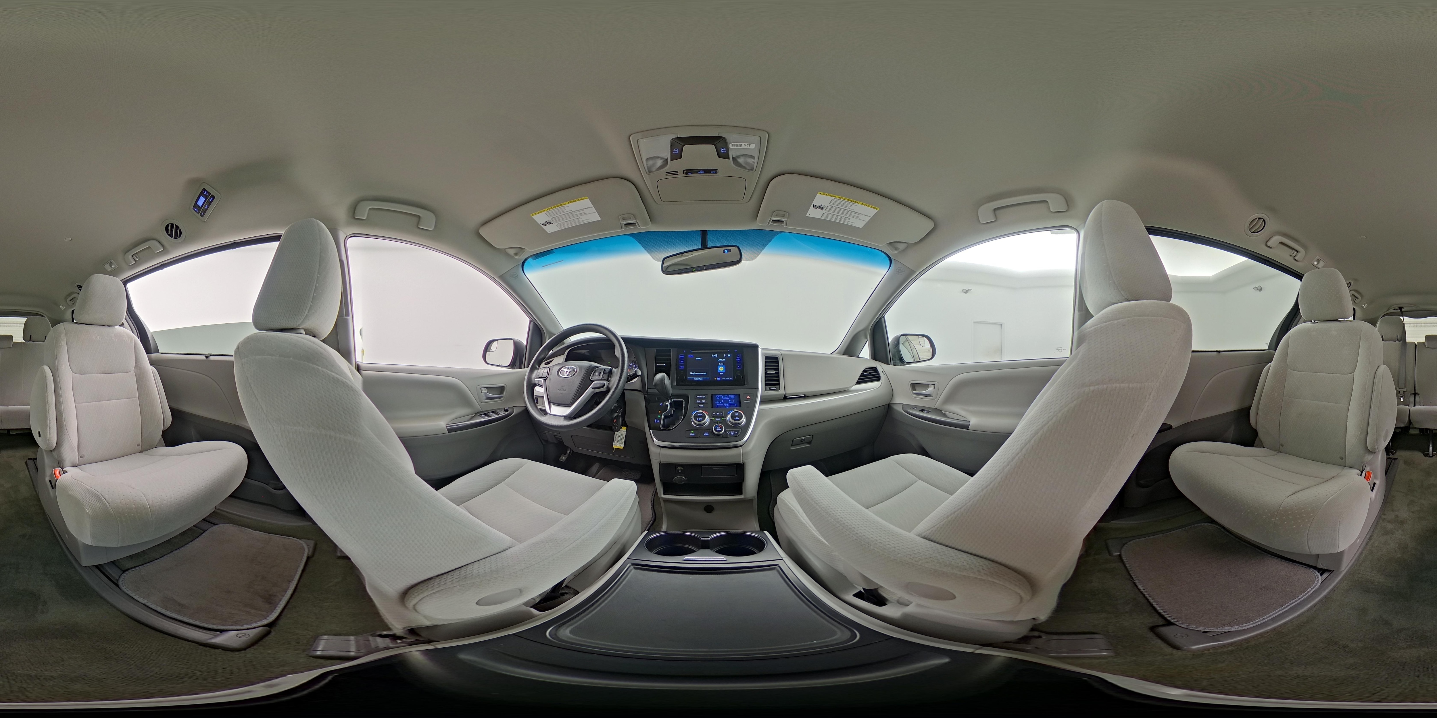 2017 Toyota Sienna LE - Photo 26