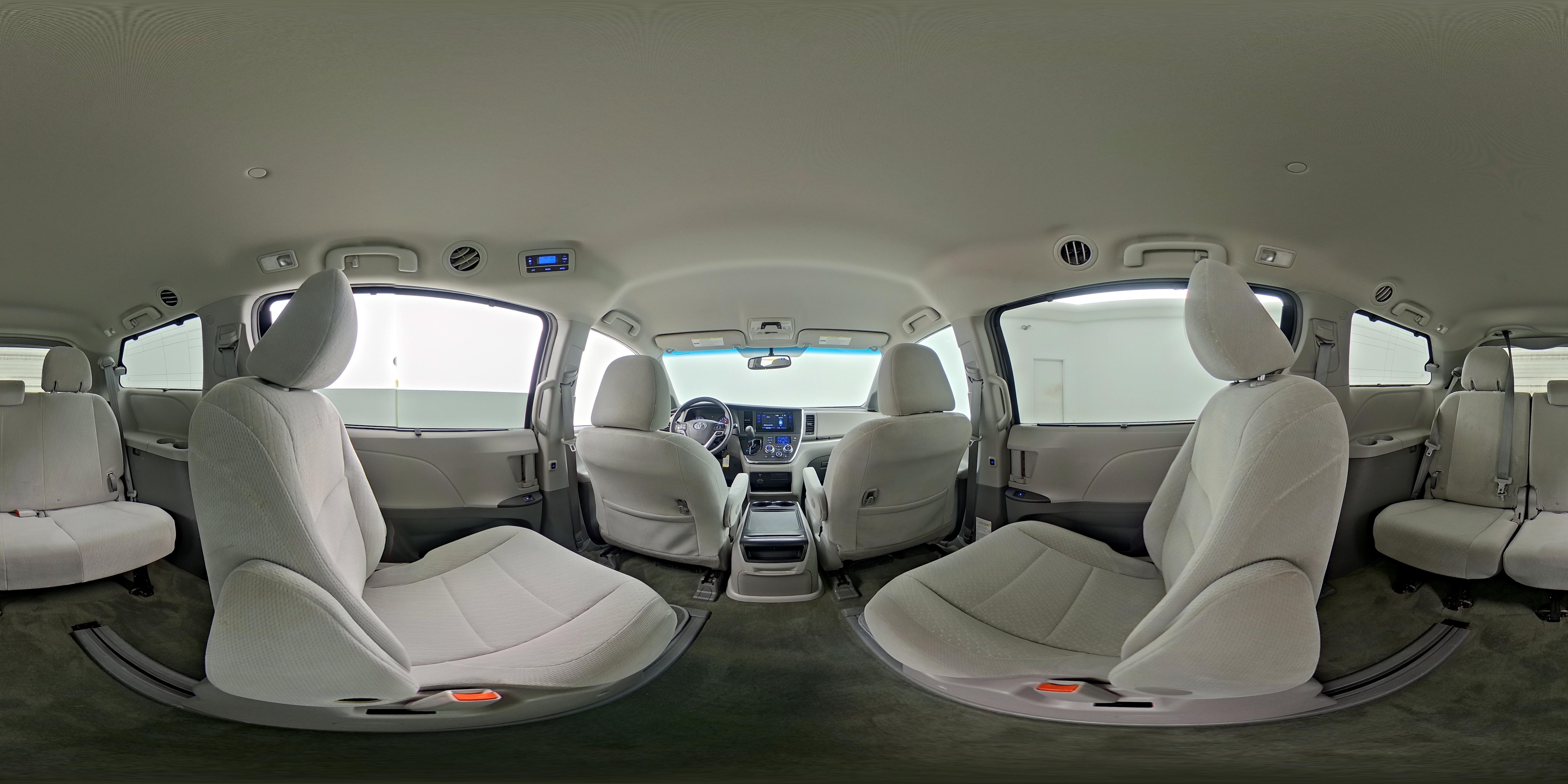 2017 Toyota Sienna LE - Photo 27