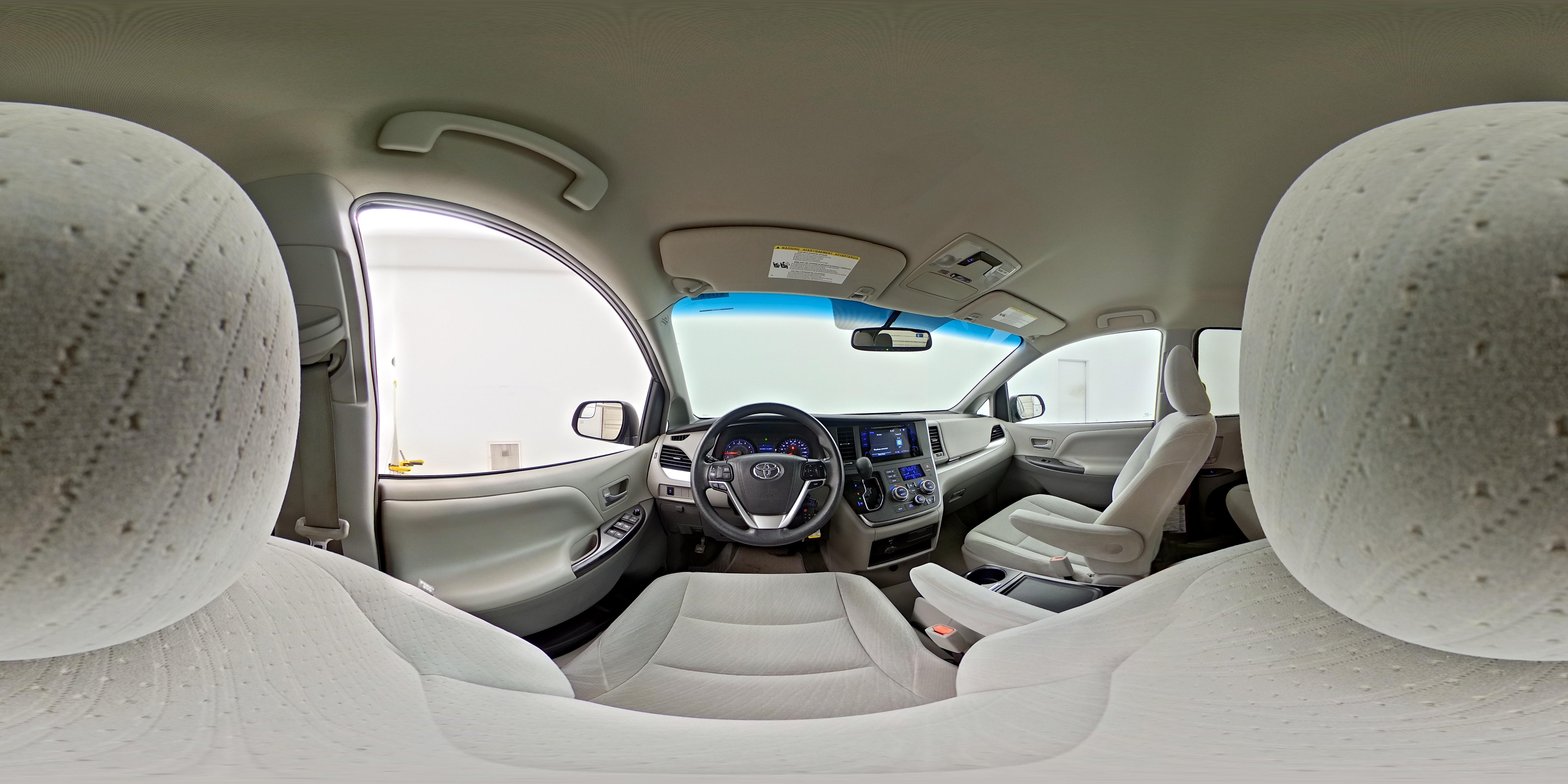 2017 Toyota Sienna LE - Photo 28