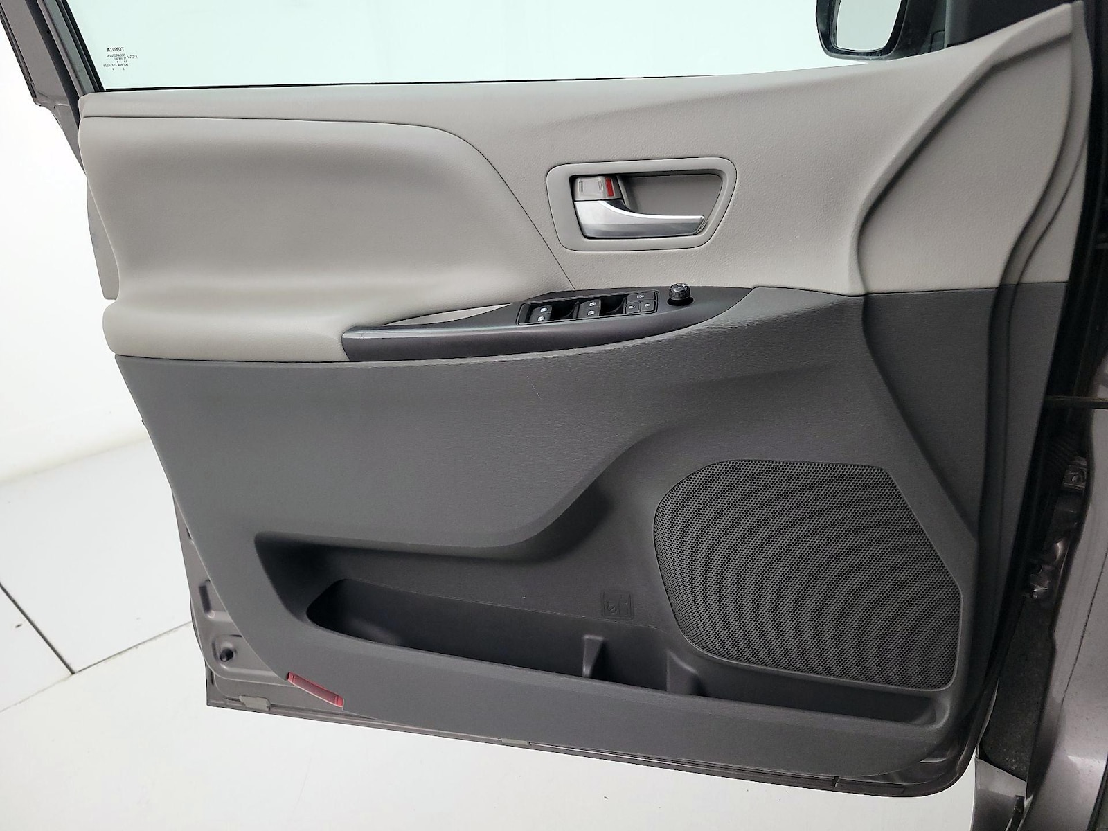2017 Toyota Sienna LE - Photo 13