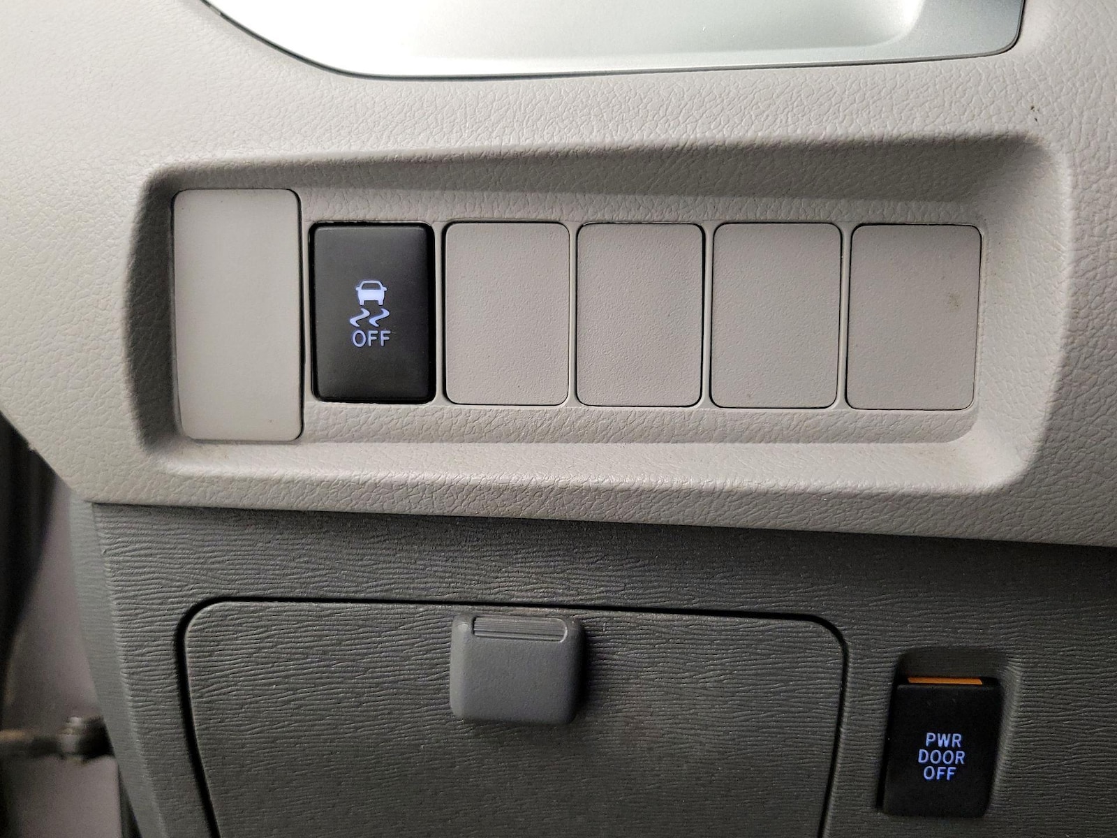 2017 Toyota Sienna LE - Photo 14