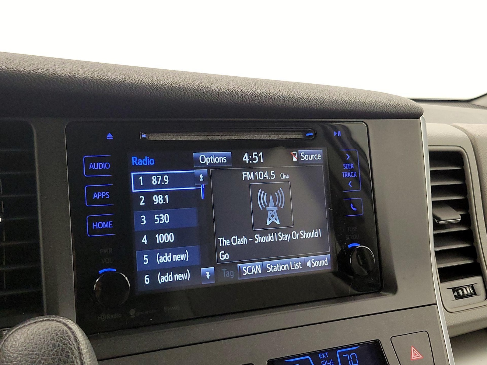 2017 Toyota Sienna LE - Photo 16