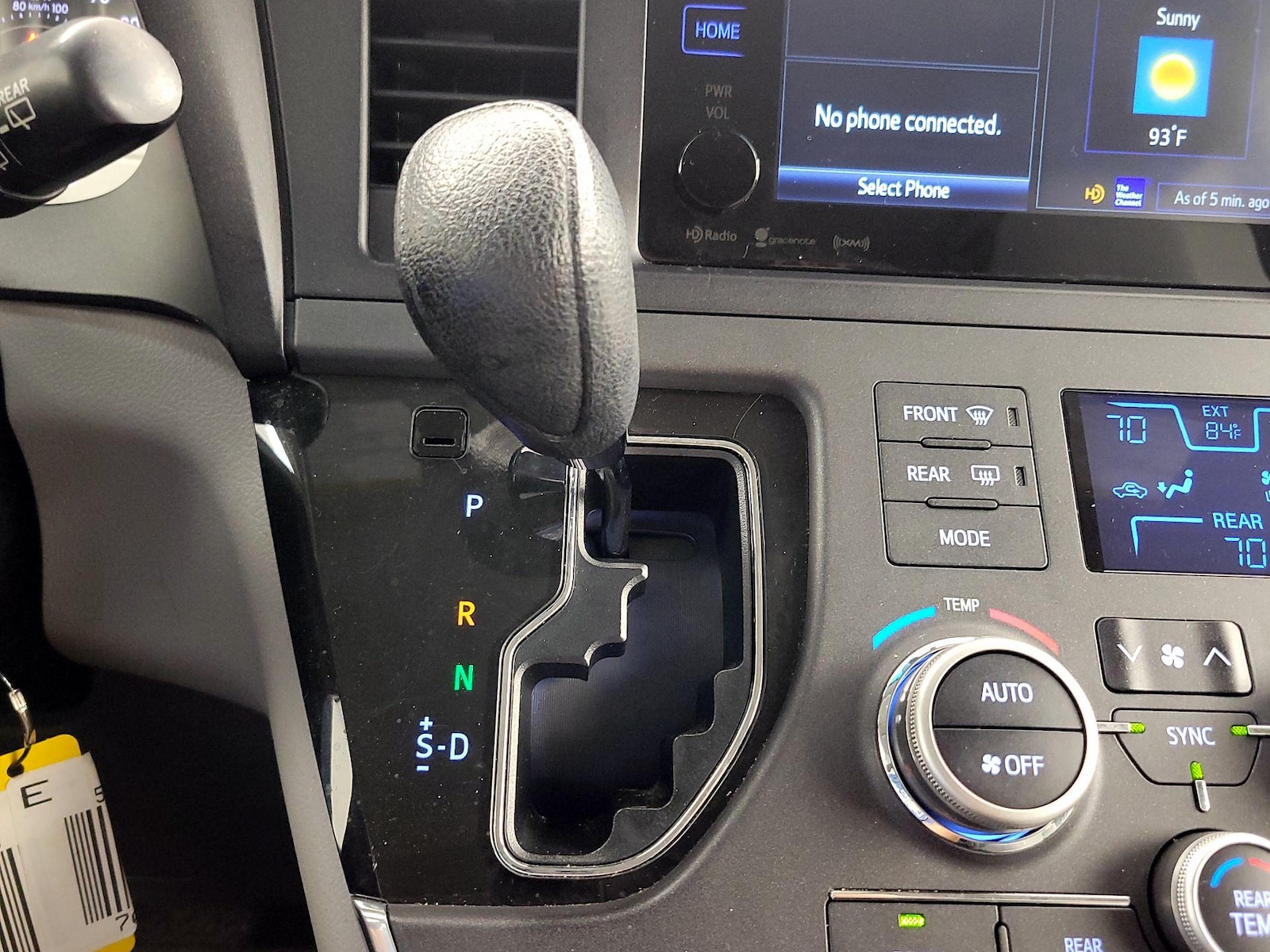 2017 Toyota Sienna LE - Photo 18