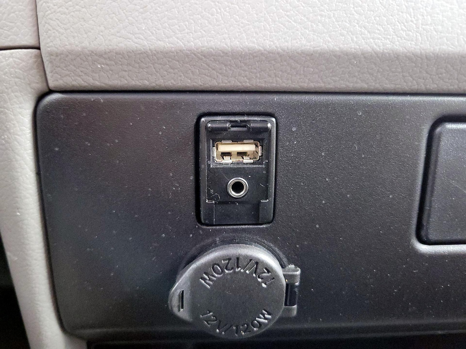 2017 Toyota Sienna LE - Photo 19