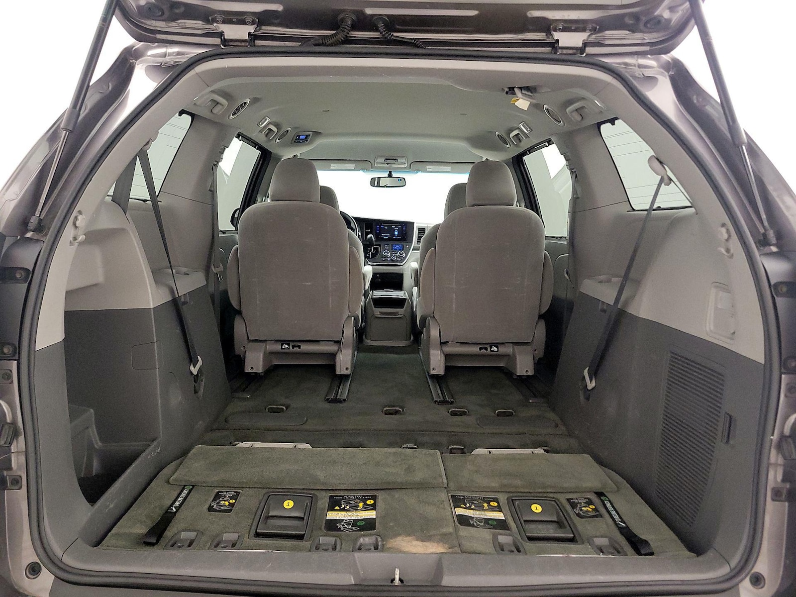 2017 Toyota Sienna LE - Photo 23