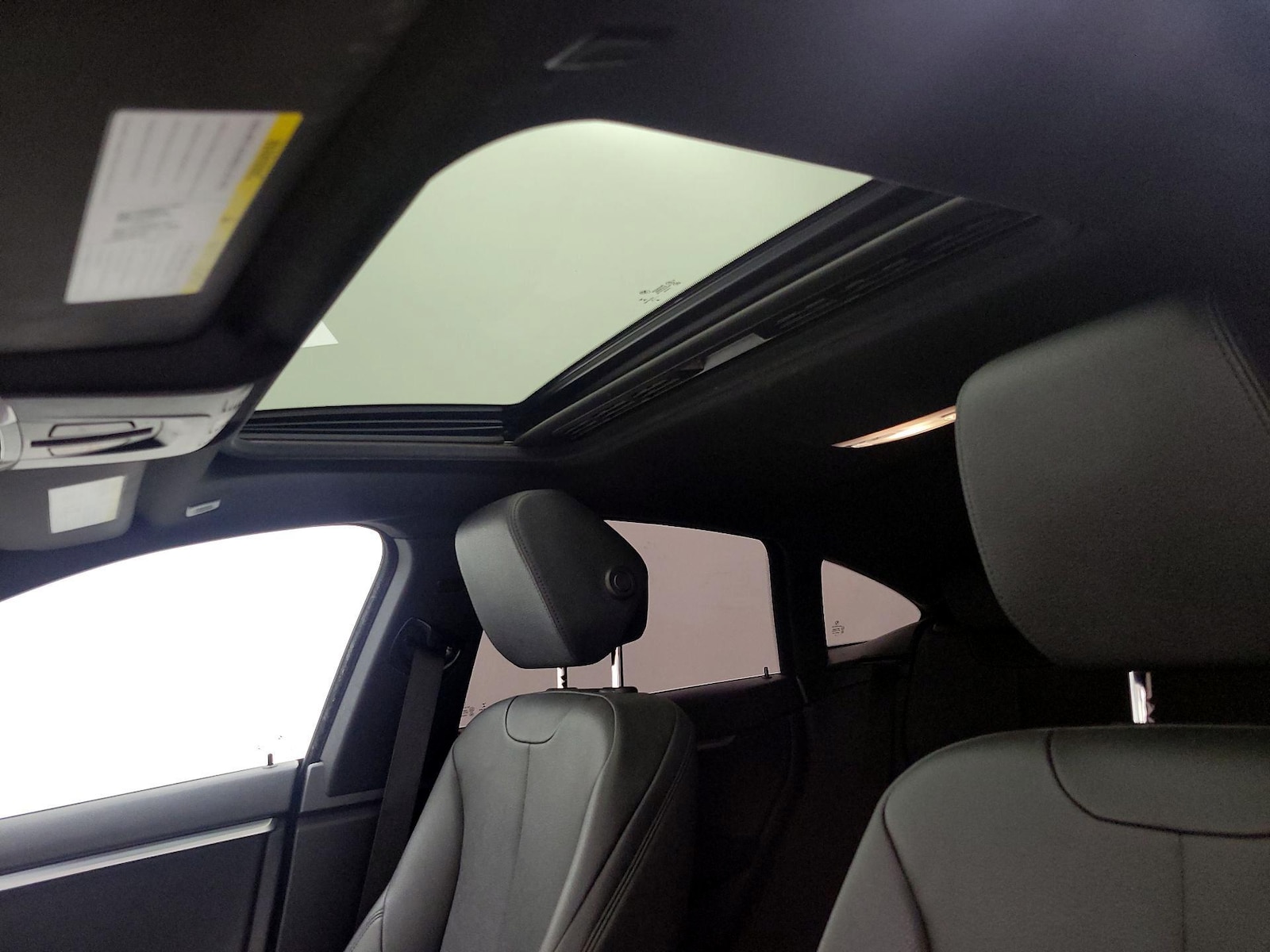 Sunroof(s) & Overhead Airbags