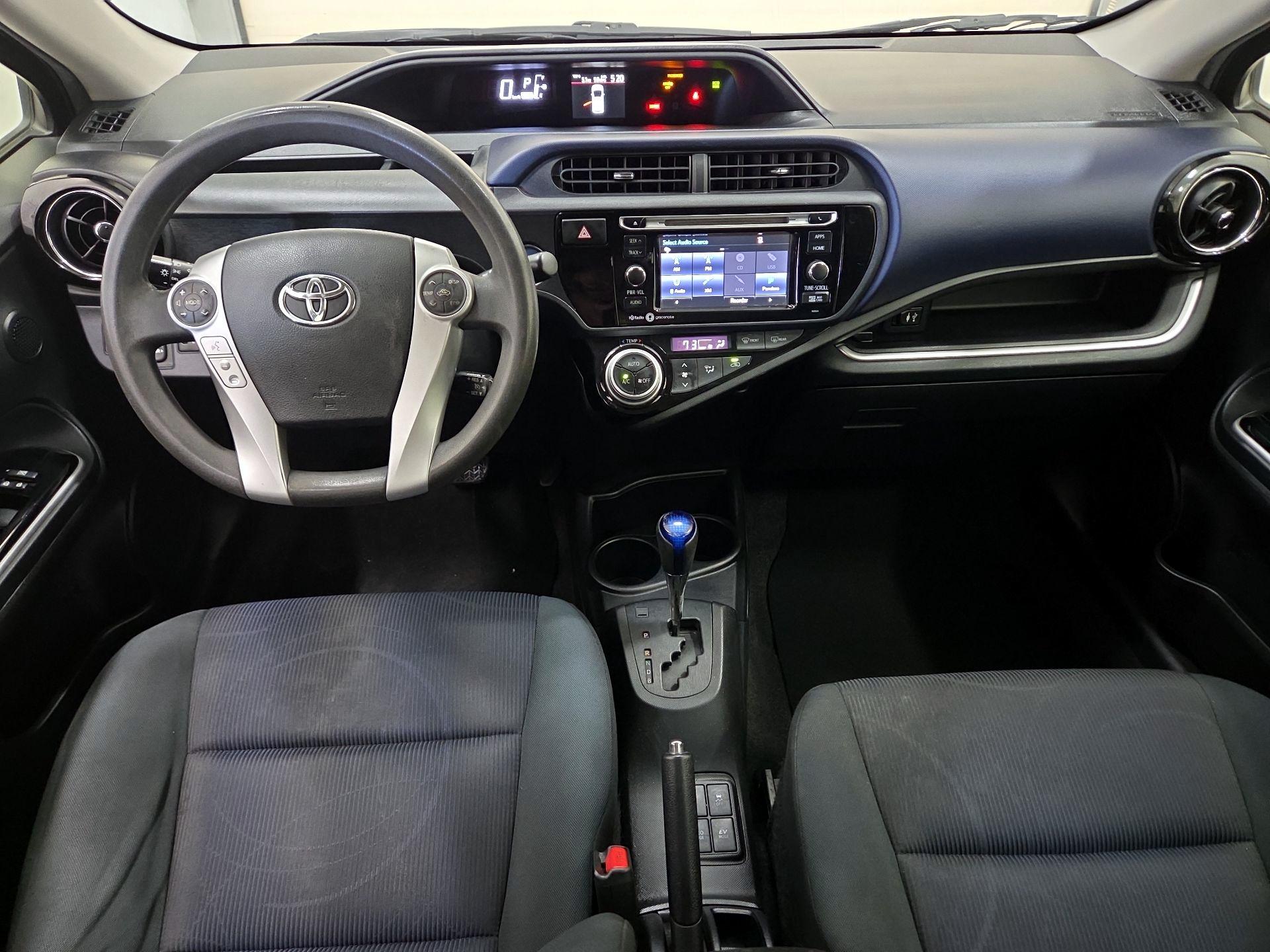 Thumbnail: 2015 Toyota Prius c - 9