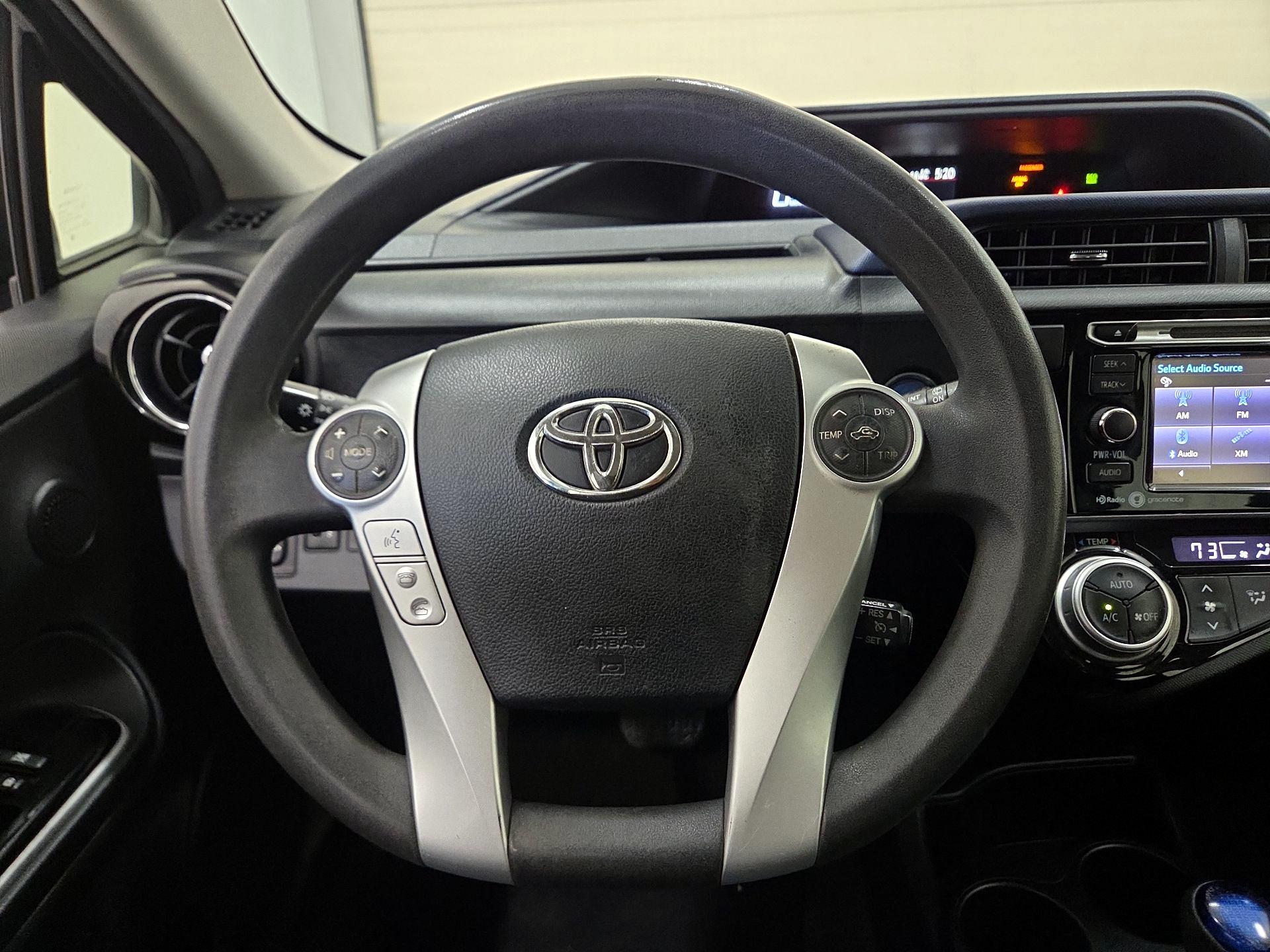 Thumbnail: 2015 Toyota Prius c - 10