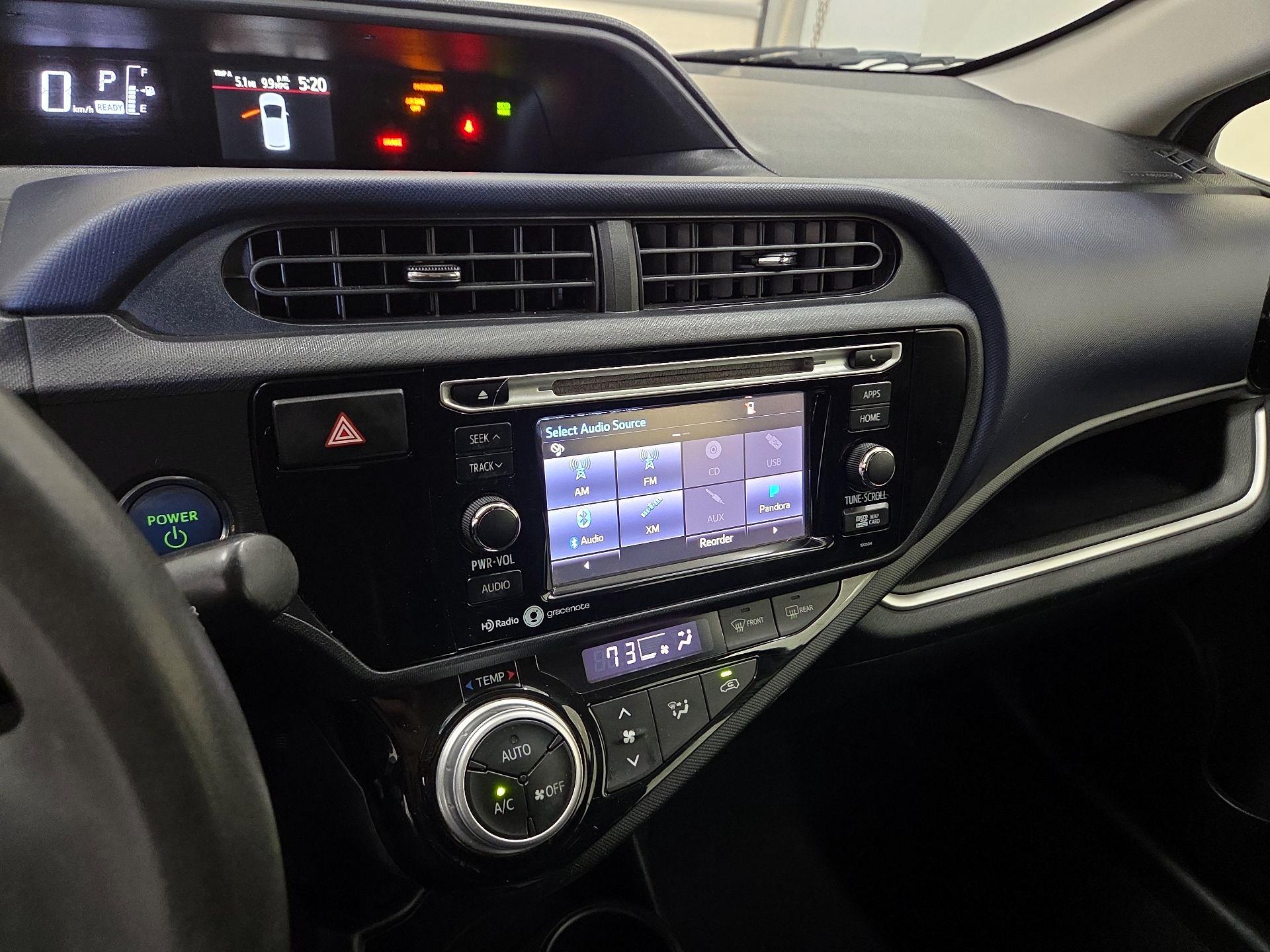 Thumbnail: 2015 Toyota Prius c - 14