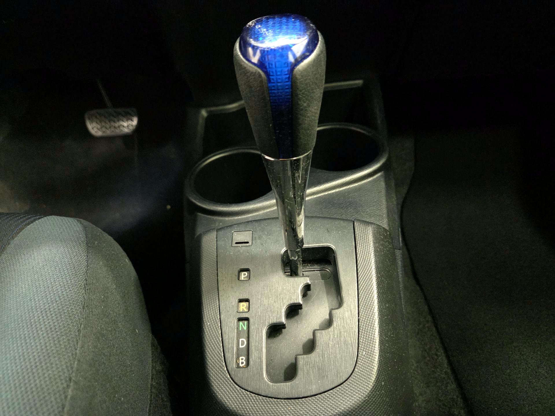Thumbnail: 2015 Toyota Prius c - 16
