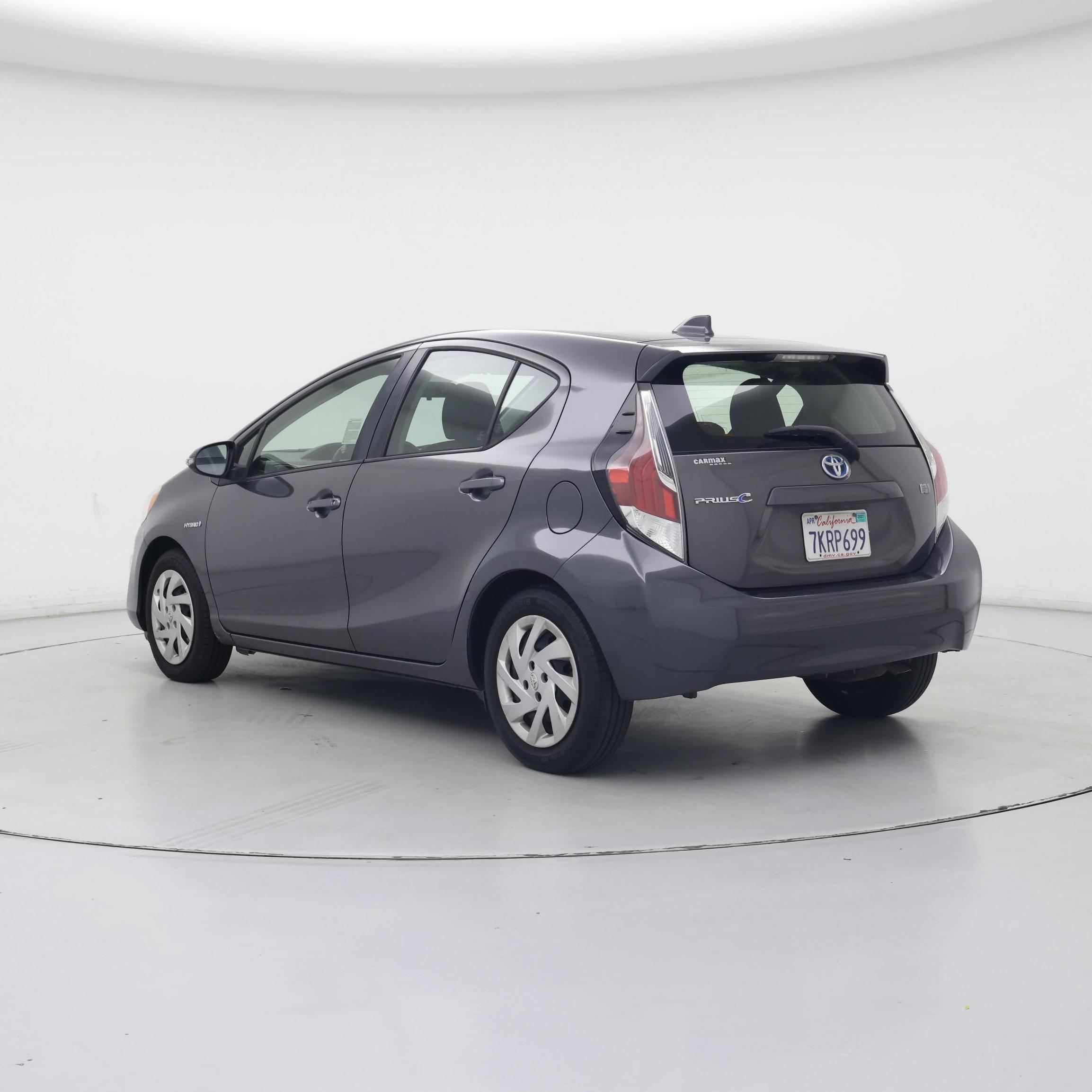 Thumbnail: 2015 Toyota Prius c - 2