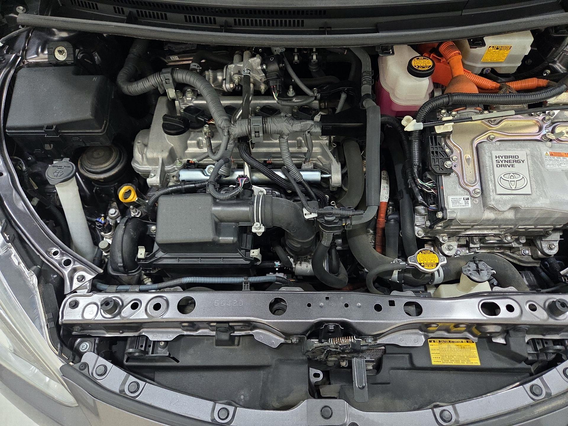 Thumbnail: 2015 Toyota Prius c - 19